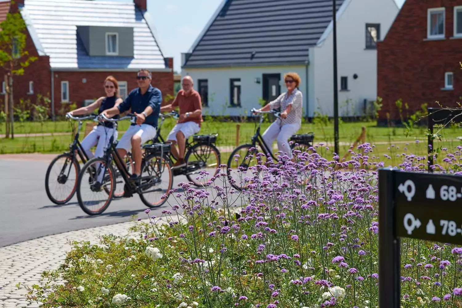 Cycling, Biking in Parc Maasresidence Thorn Hotel Rooms and Apartments