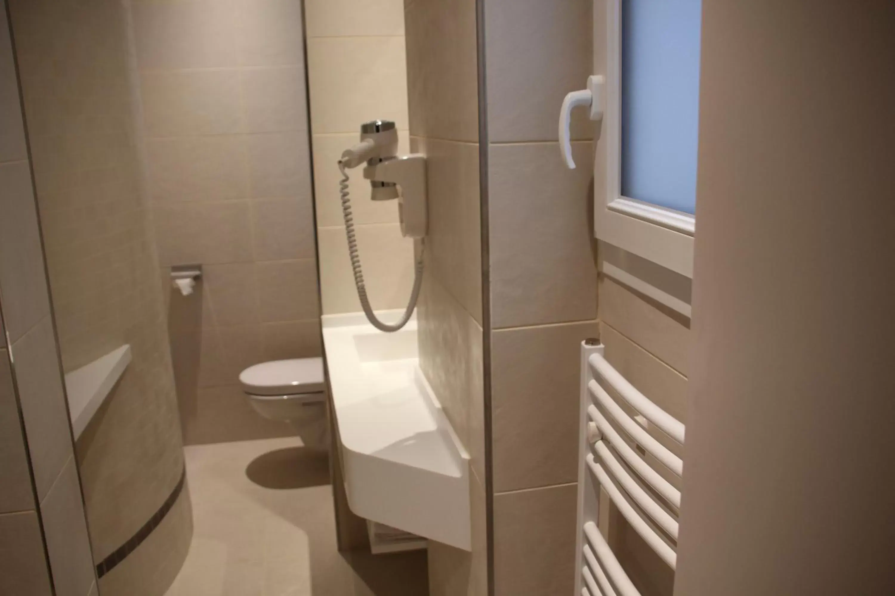 Bathroom in Hotel Saint Cyr Etoile