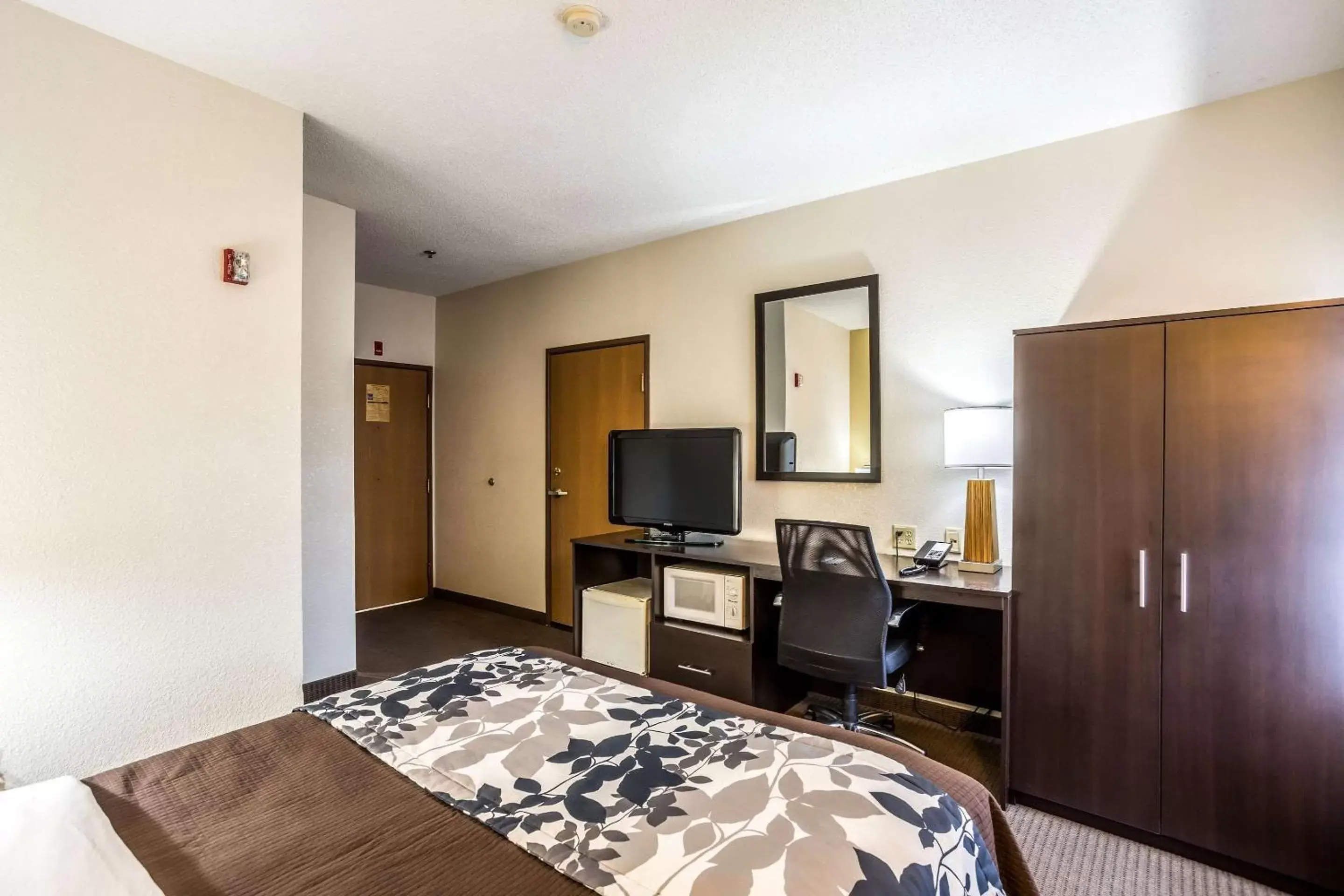 Photo of the whole room, TV/Entertainment Center in Sleep Inn Owensboro