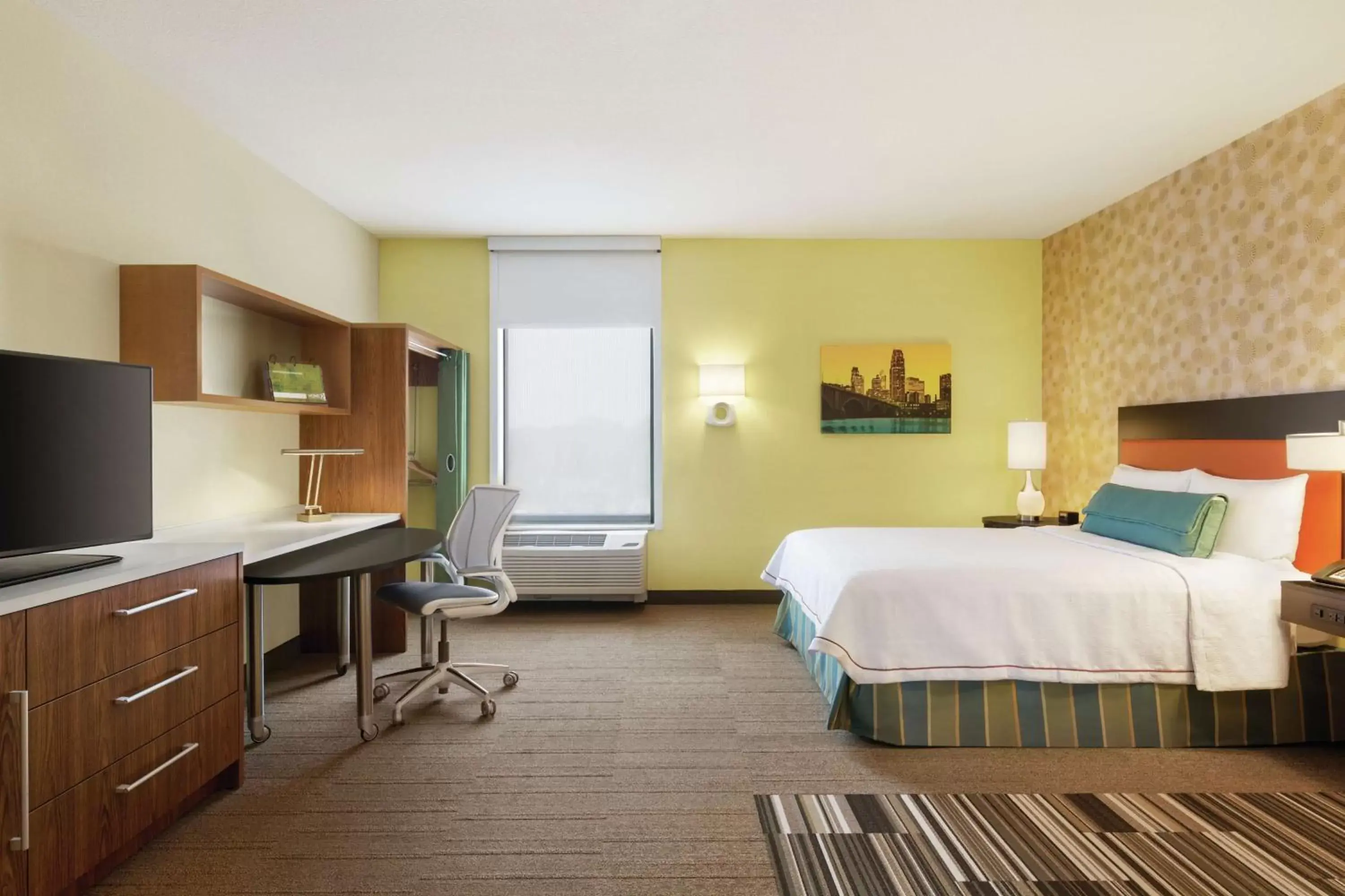 Bedroom in Home2 Suites by Hilton Minneapolis Bloomington