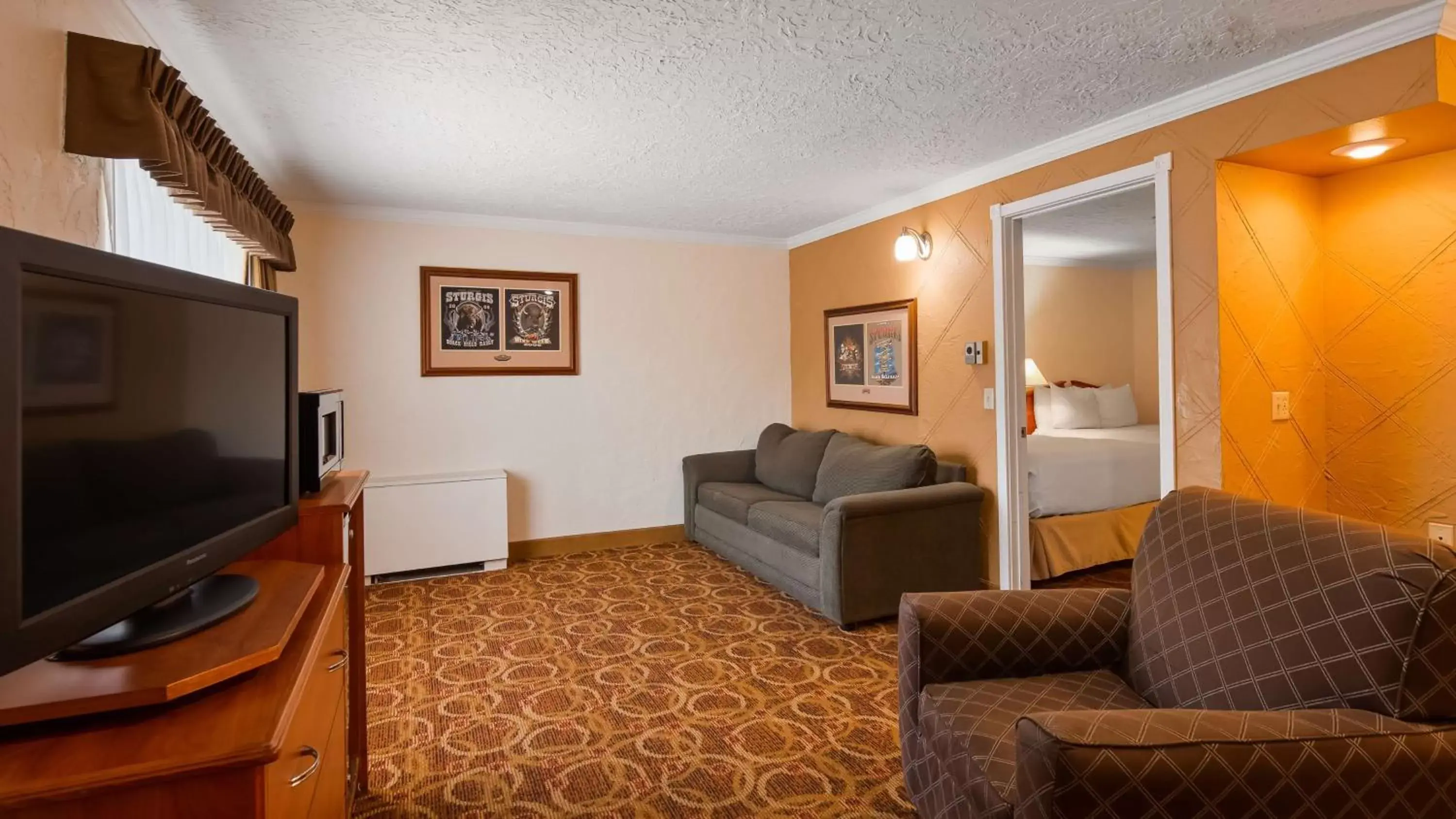 Photo of the whole room, Seating Area in Sturgis Lodge and Suites