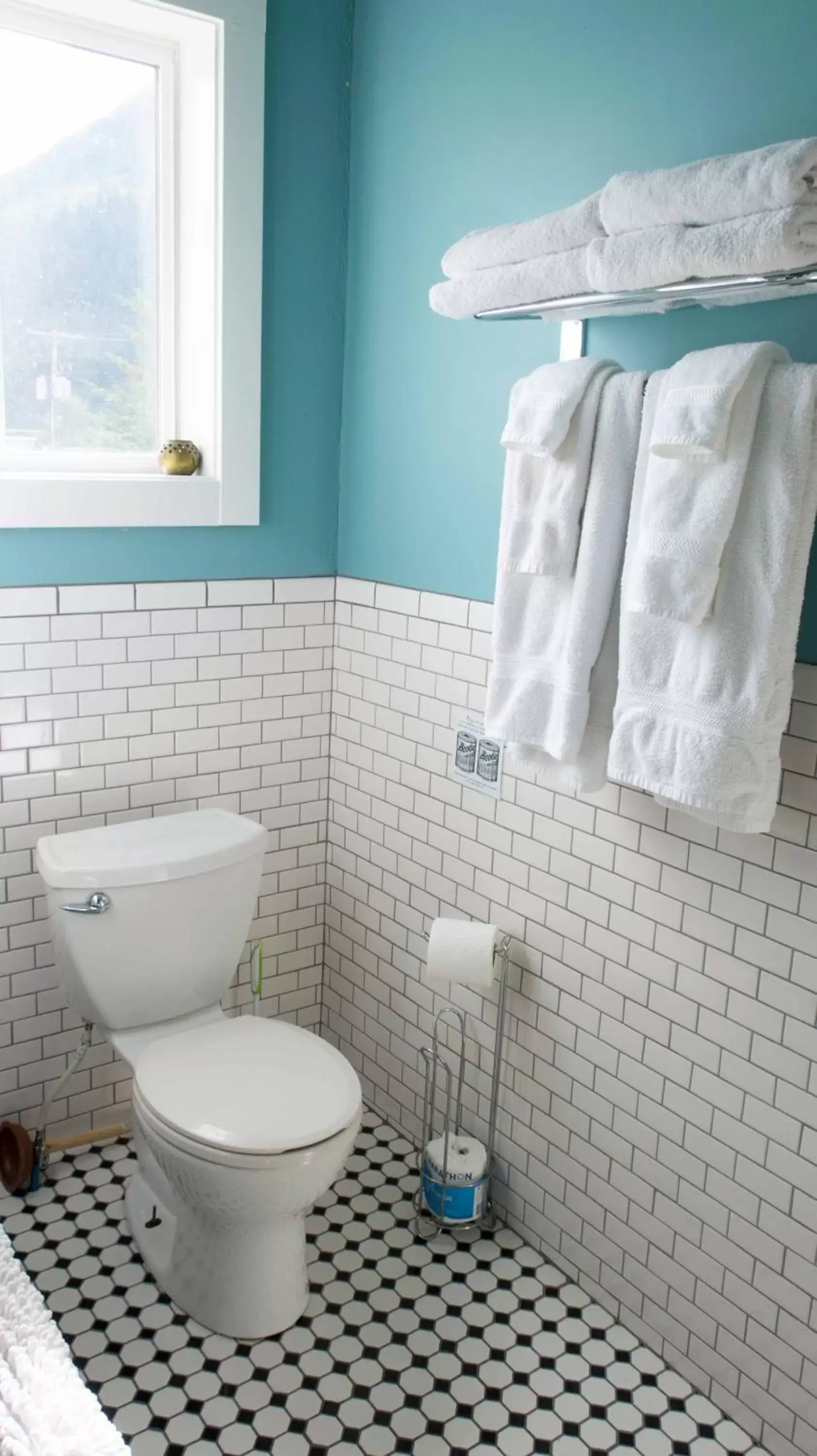 Bathroom in Sauerdough Lodging