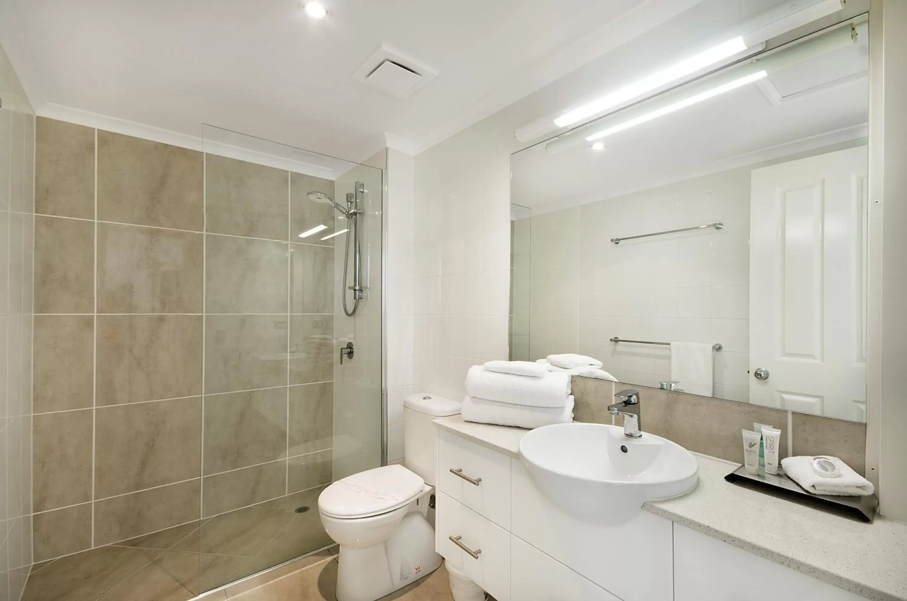 Bathroom in Mariners North Holiday Apartments