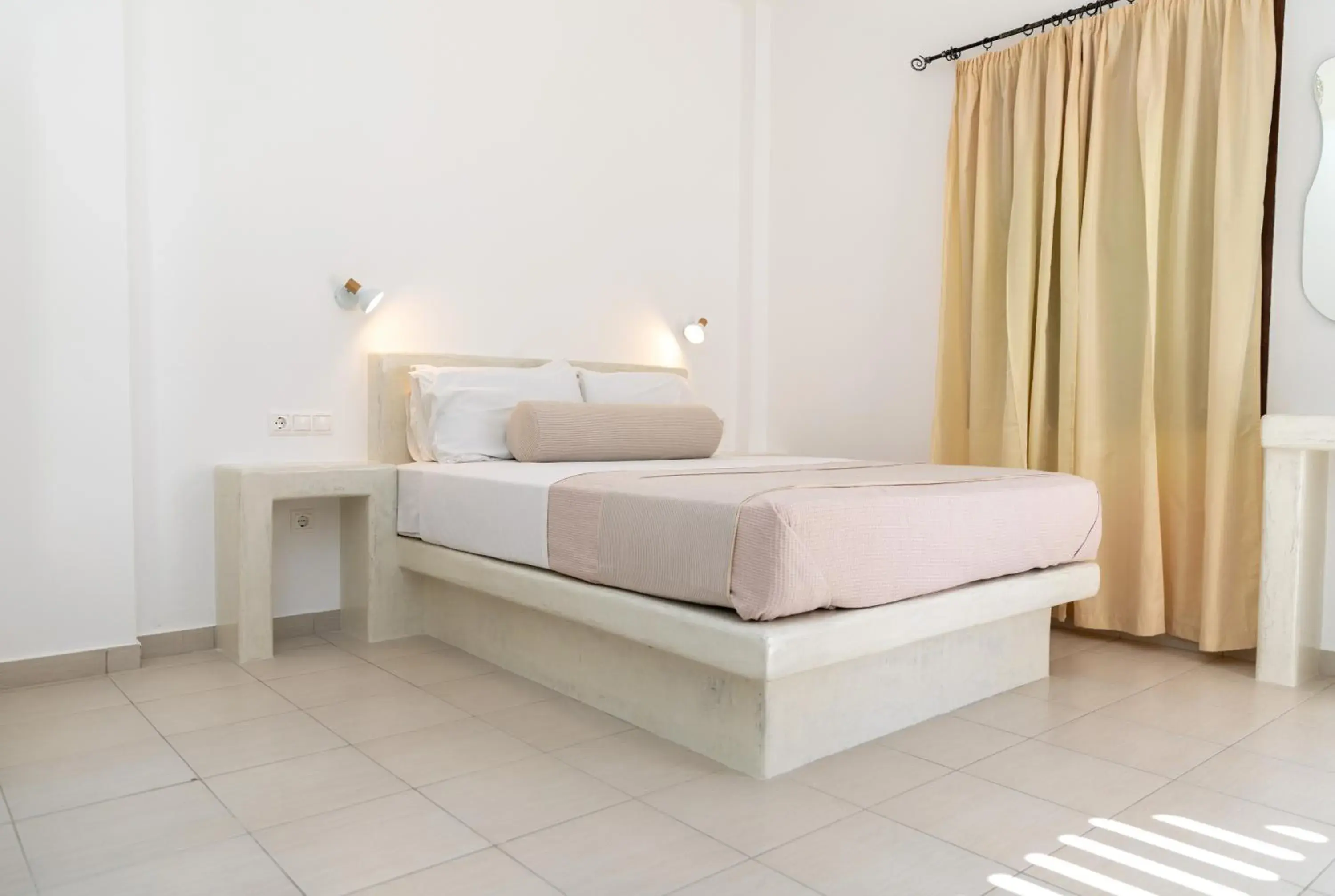 Bed in Depis Place and Apartments