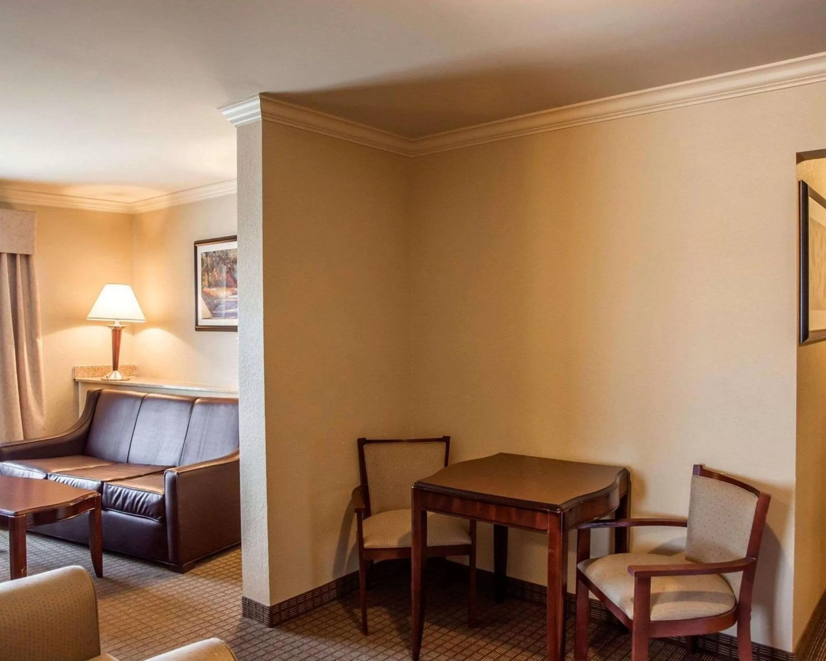 Photo of the whole room in Comfort Suites Cincinnati North