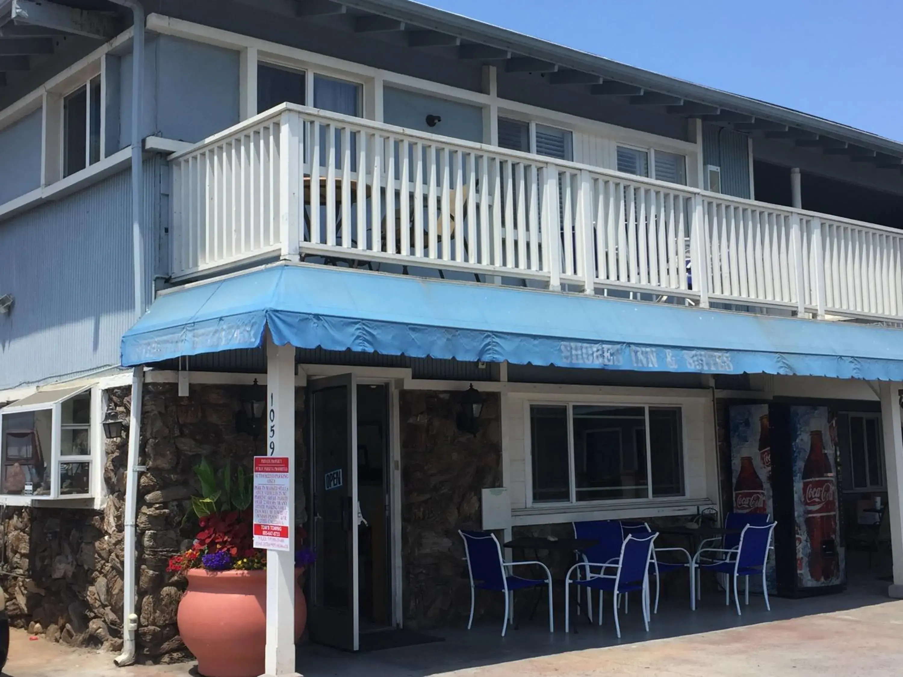 Facade/entrance, Property Building in The Shores Inn