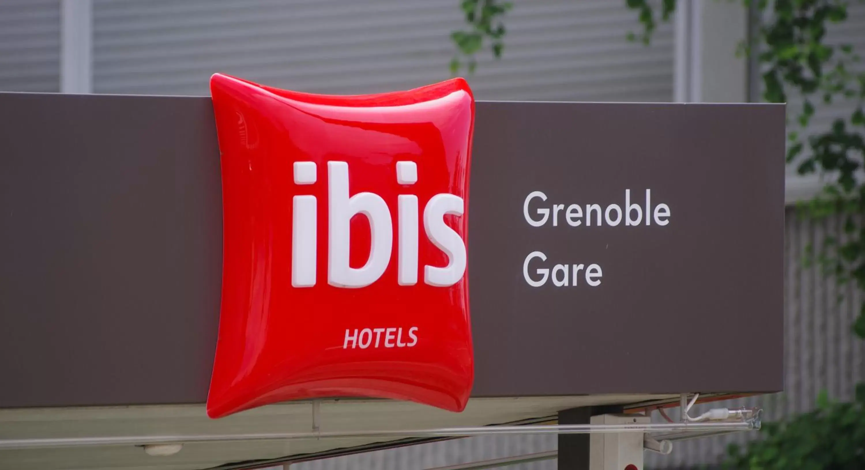 Logo/Certificate/Sign in ibis Grenoble Gare