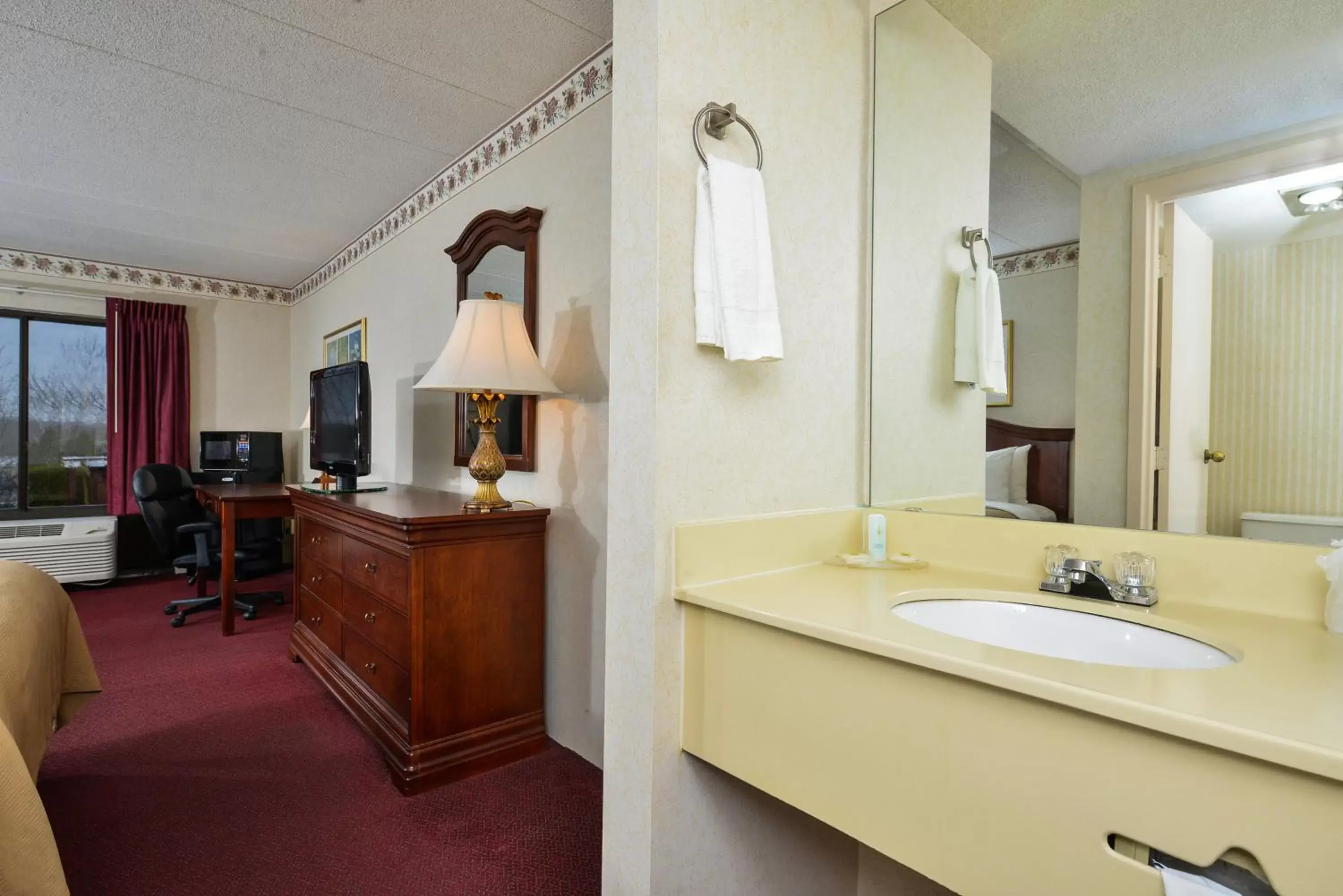 Queen Room with Two Queen Beds - Non-Smoking in Quality Inn Portsmouth