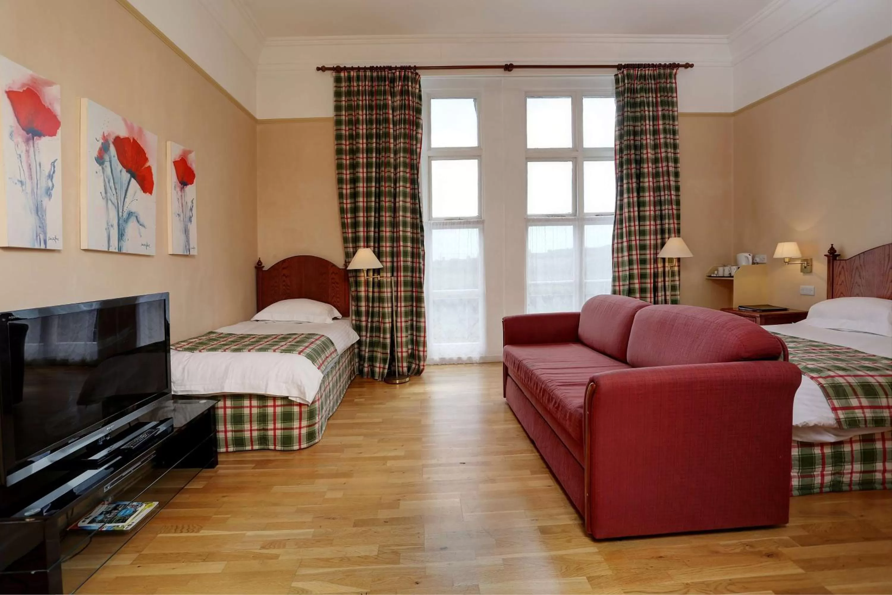 Photo of the whole room, Bed in Duke Of Cornwall Hotel