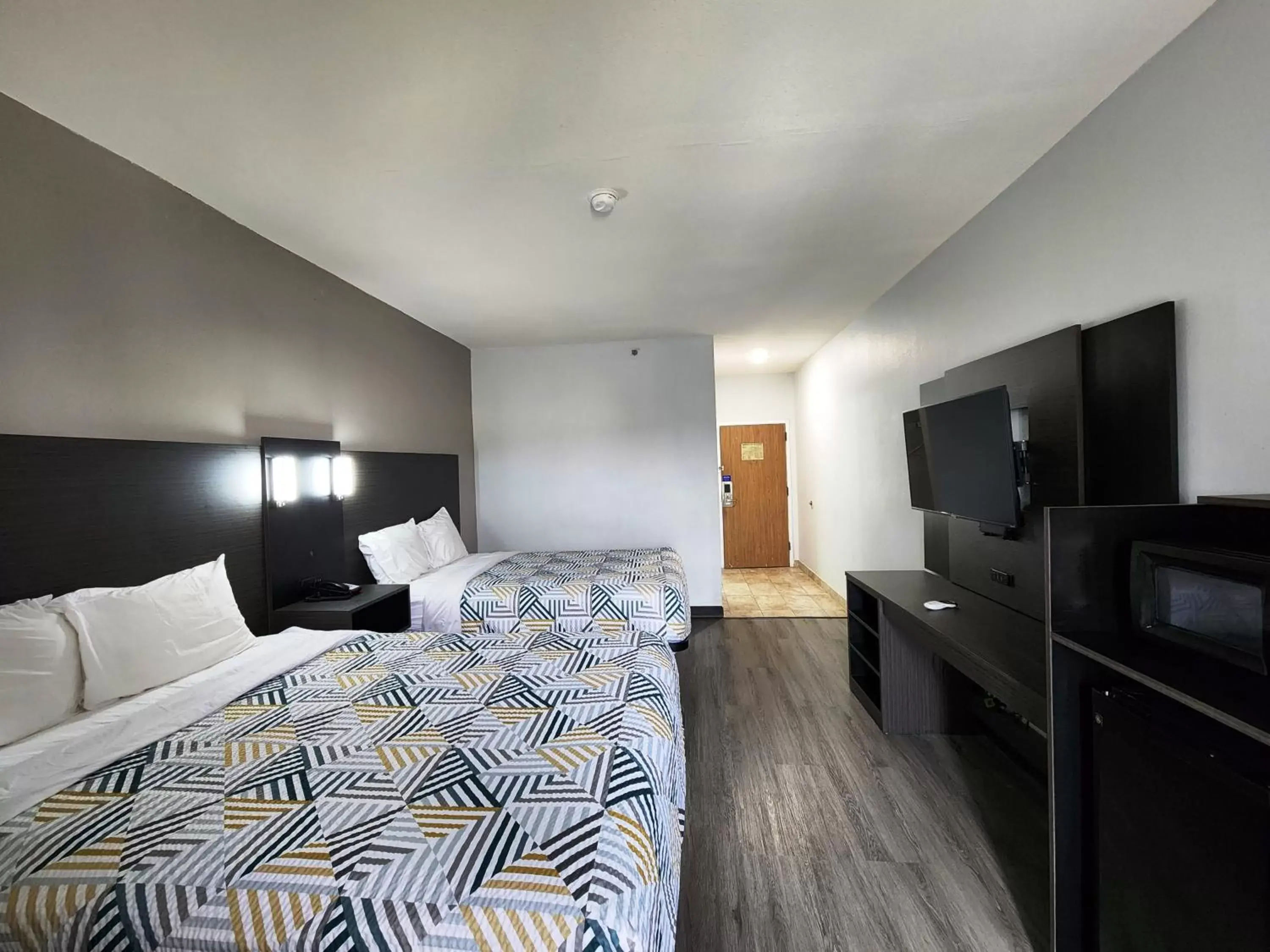Bed in Motel 6-Pine Bluff, AR