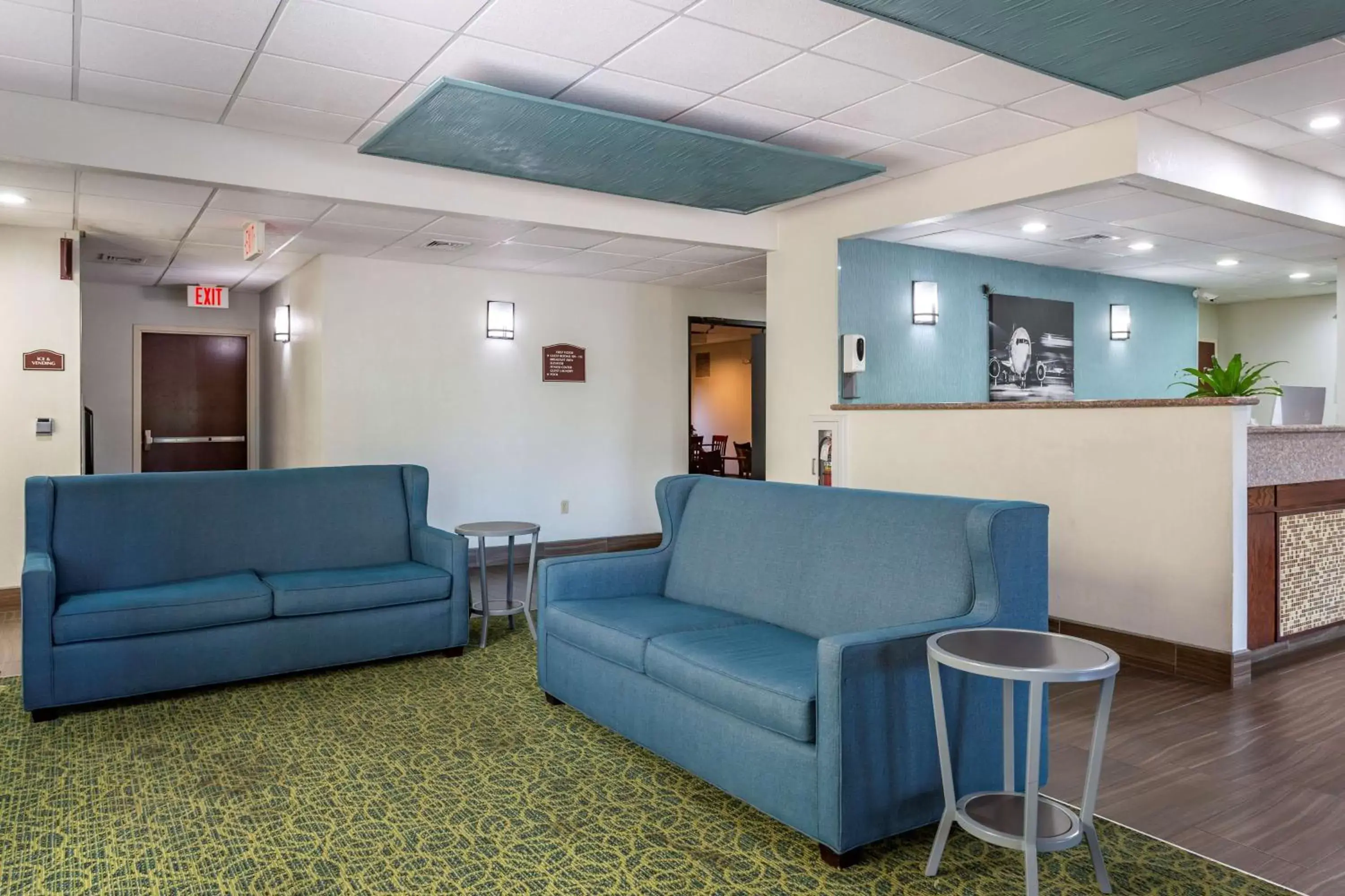 Lobby or reception, Seating Area in Best Western Plus Springfield Airport Inn