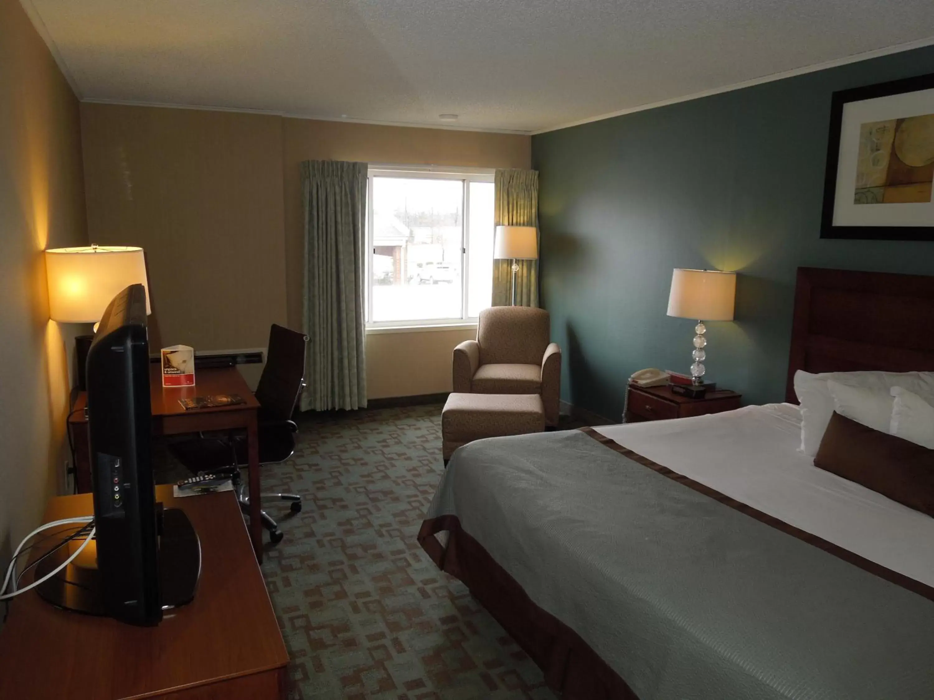 King Room - Non-Smoking in Ramada by Wyndham Vineland Millville Area