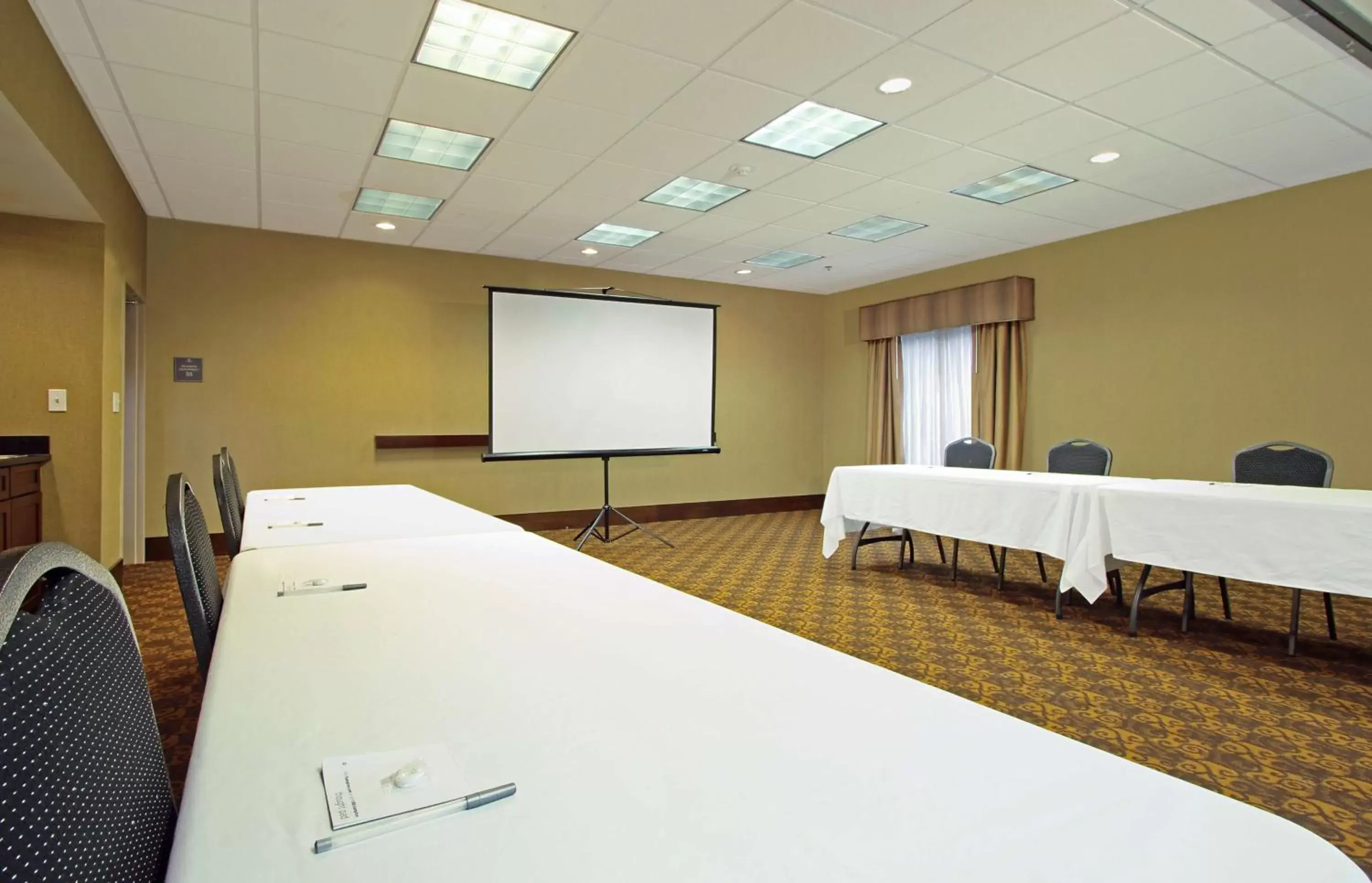 Meeting/conference room in Hampton Inn & Suites Columbus Hilliard