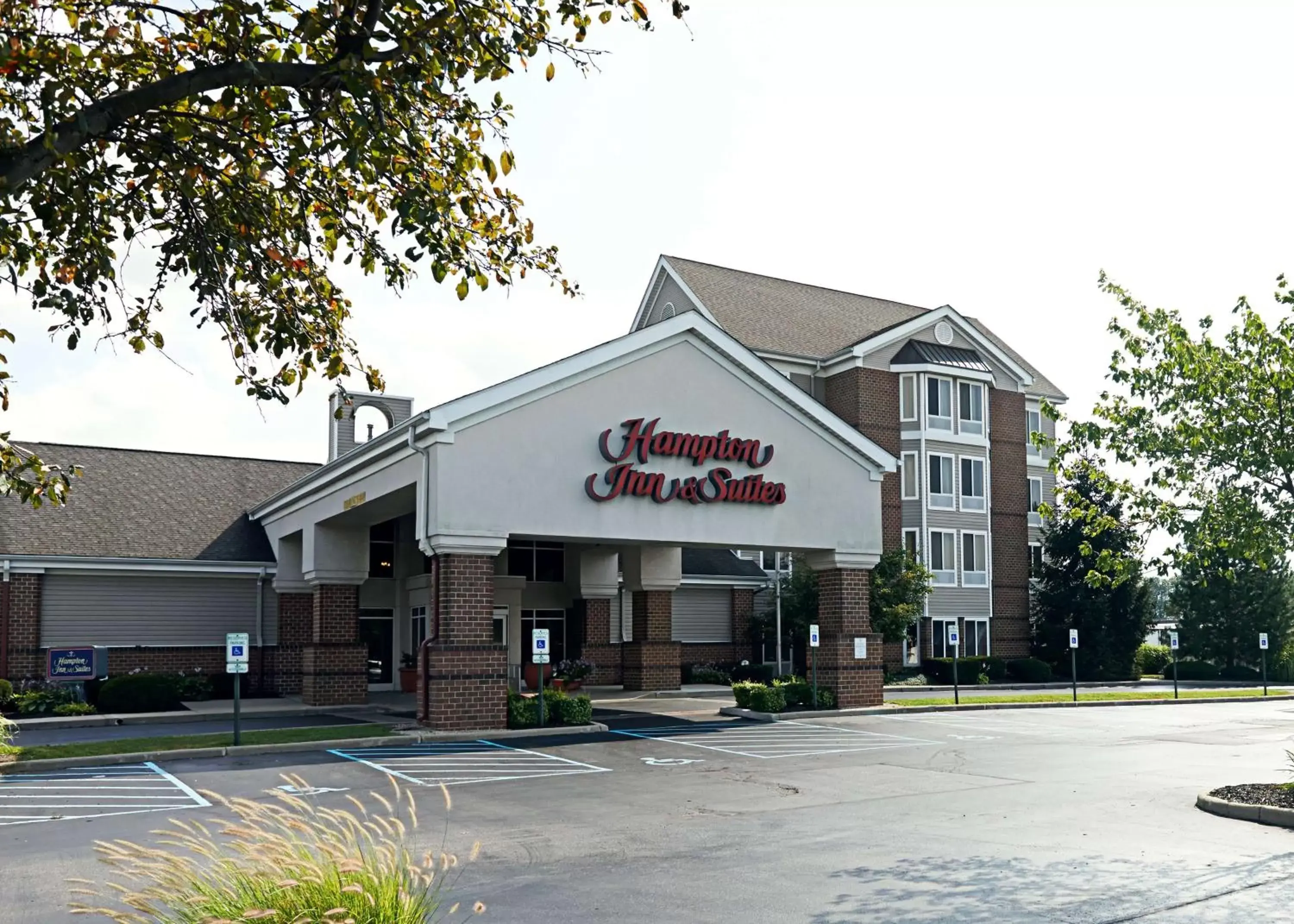 Property Building in Hampton Inn & Suites Scottsburg