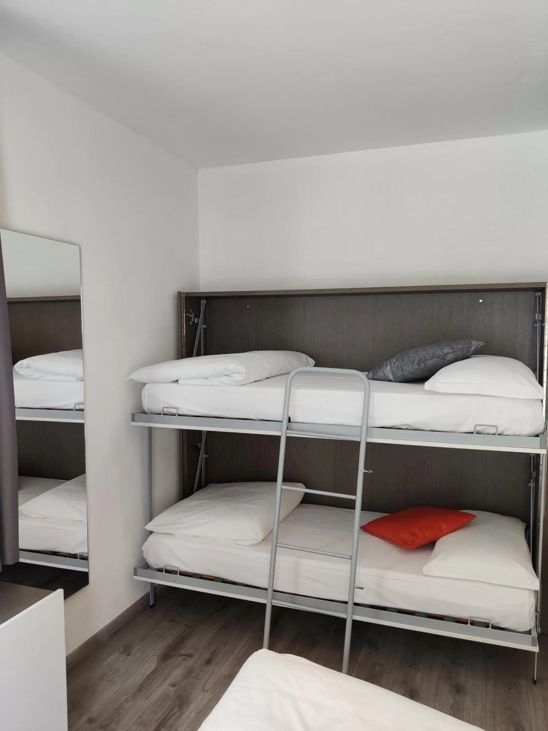 Bedroom, Bunk Bed in Gardesana Active Apartments