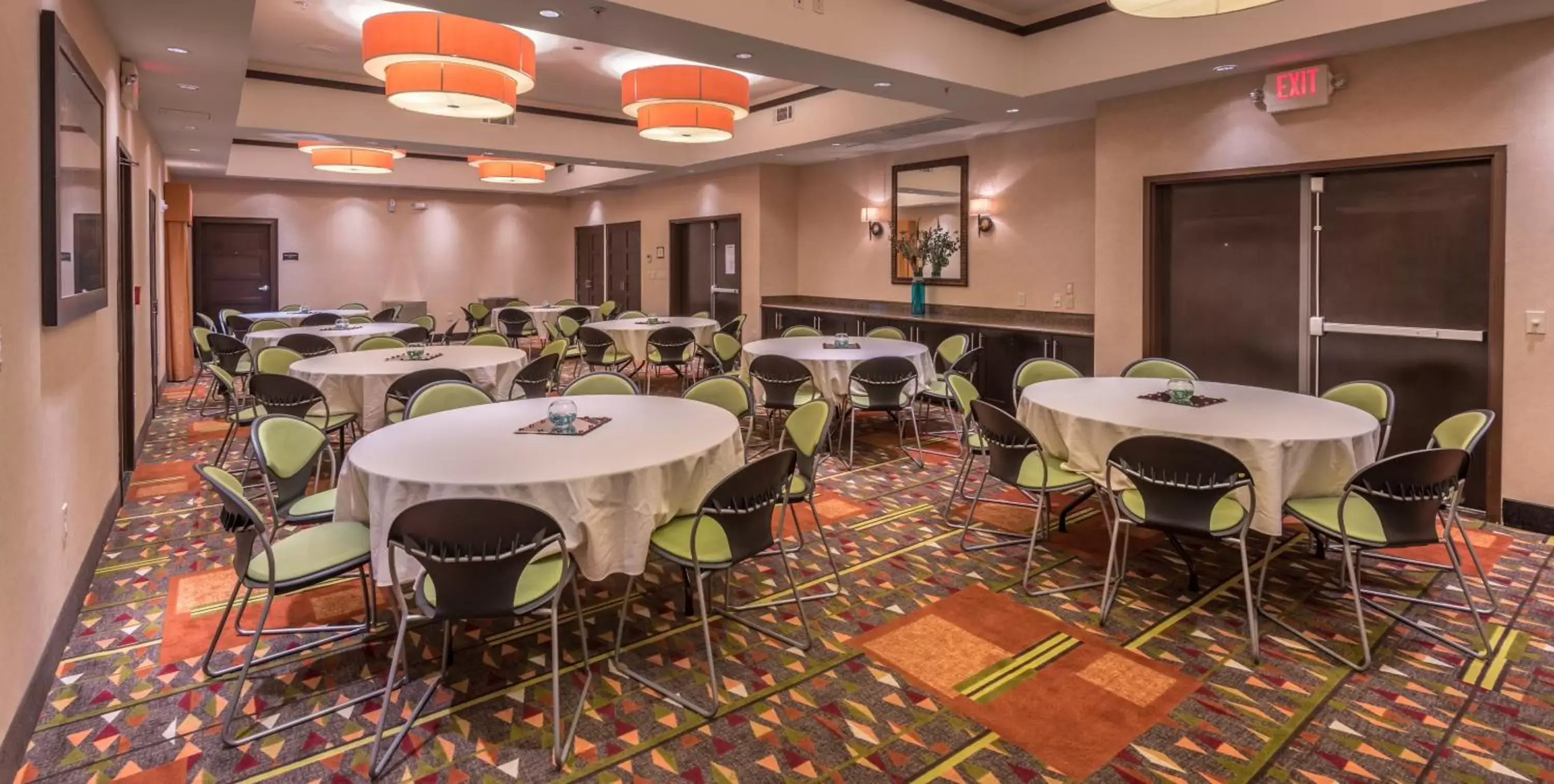 Meeting/conference room, Restaurant/Places to Eat in Staybridge Suites DFW Airport North, an IHG Hotel