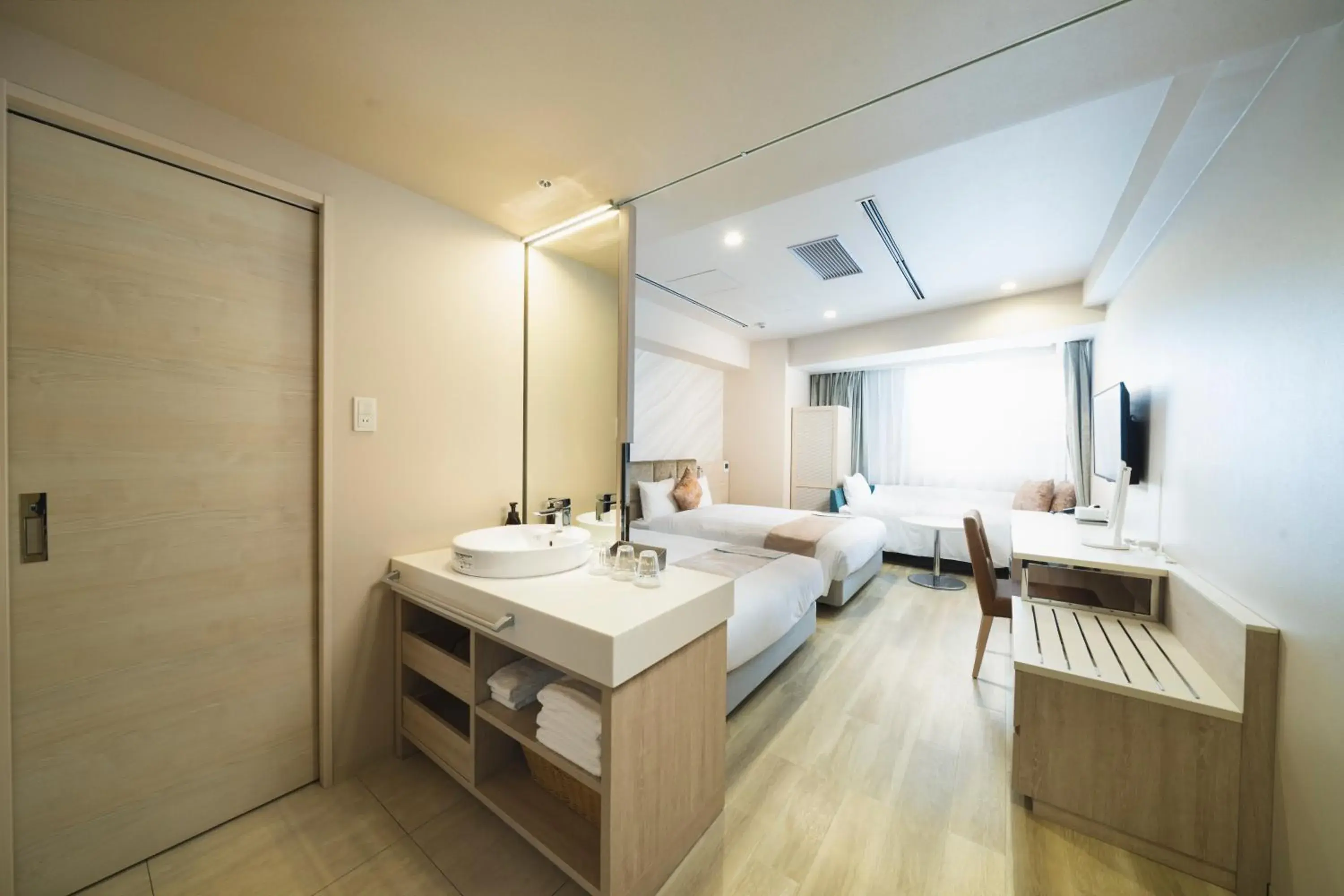 Photo of the whole room, Bed in Rembrandt Style Naha Photo of the whole room, Bed in Rembrandt Style Naha