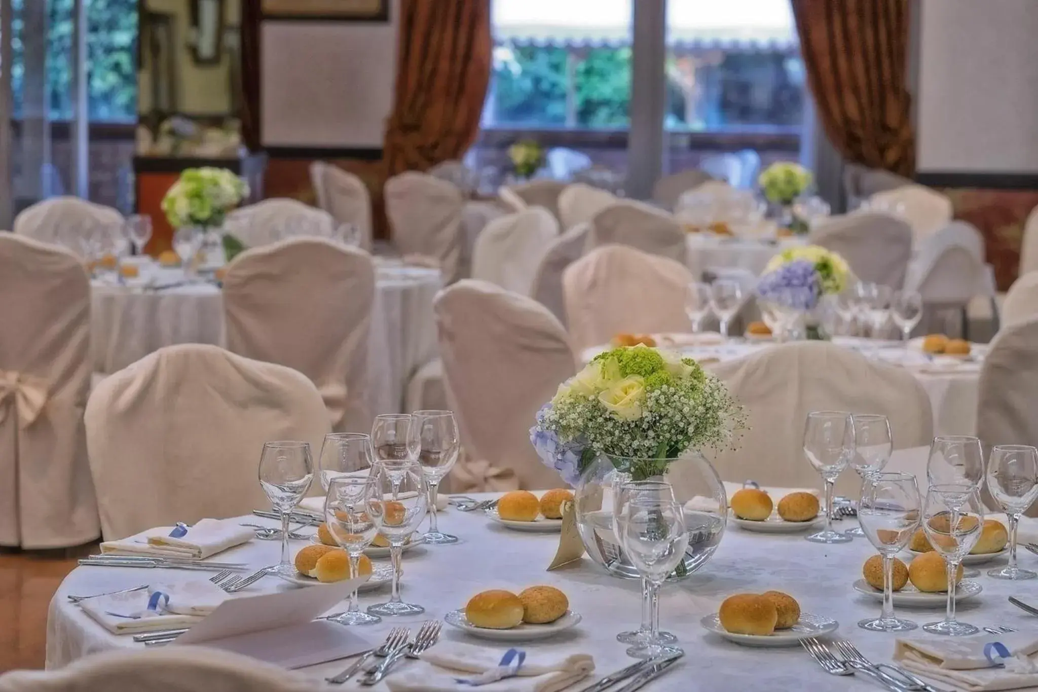 Restaurant/places to eat, Banquet Facilities in Aequa Hotel