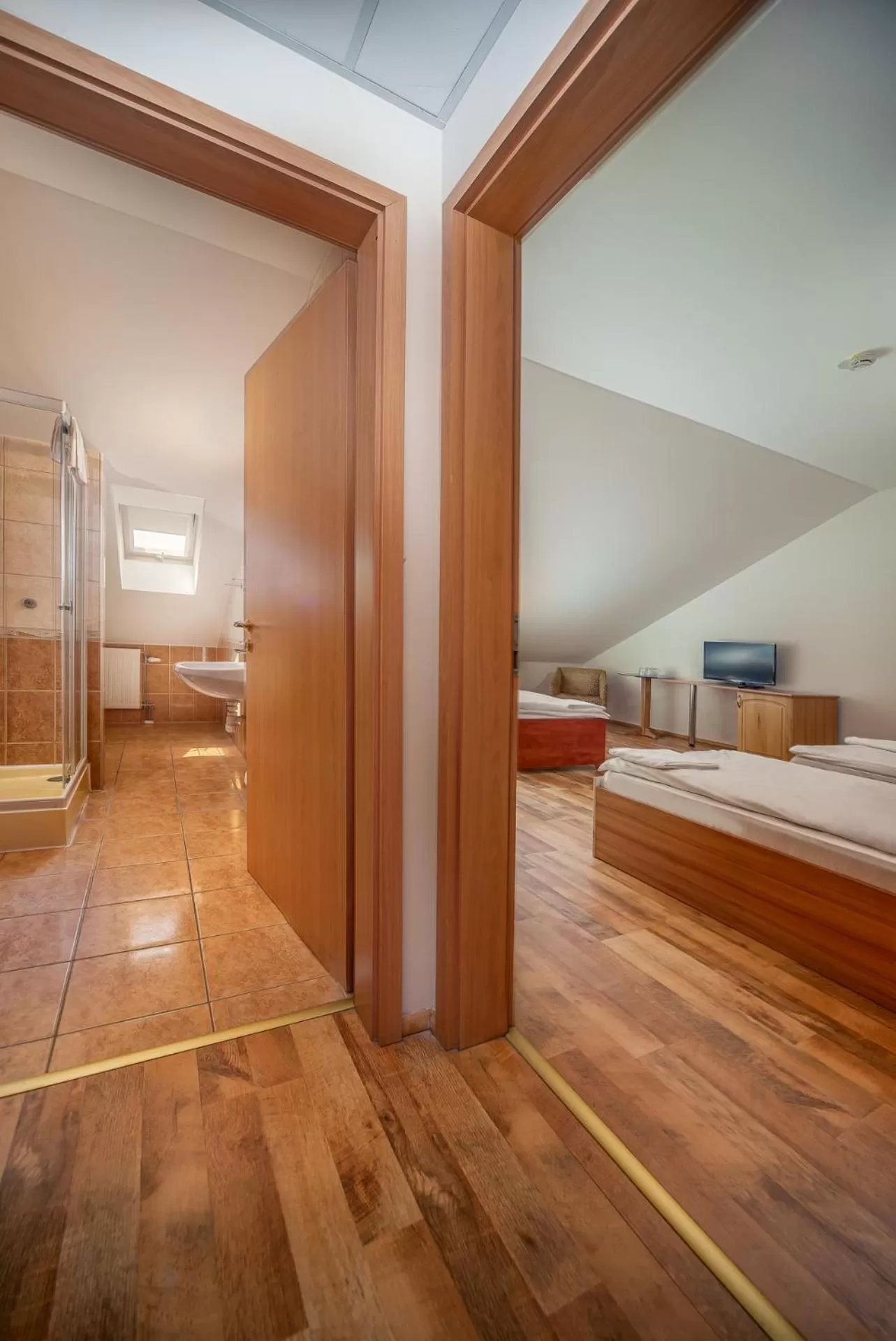 Bathroom, Bed in Nefelejcs Hotel