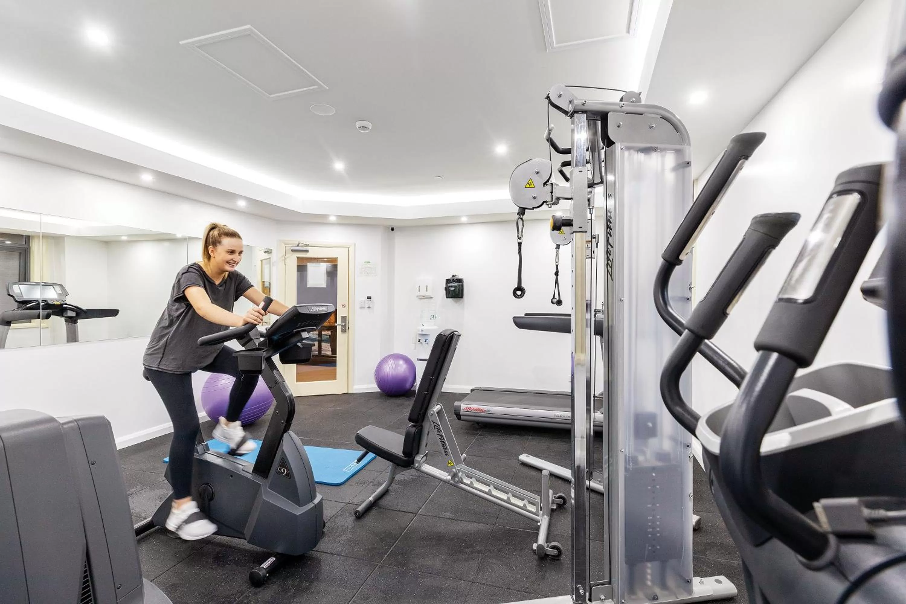 Fitness centre/facilities in ibis Styles Kingsgate Hotel