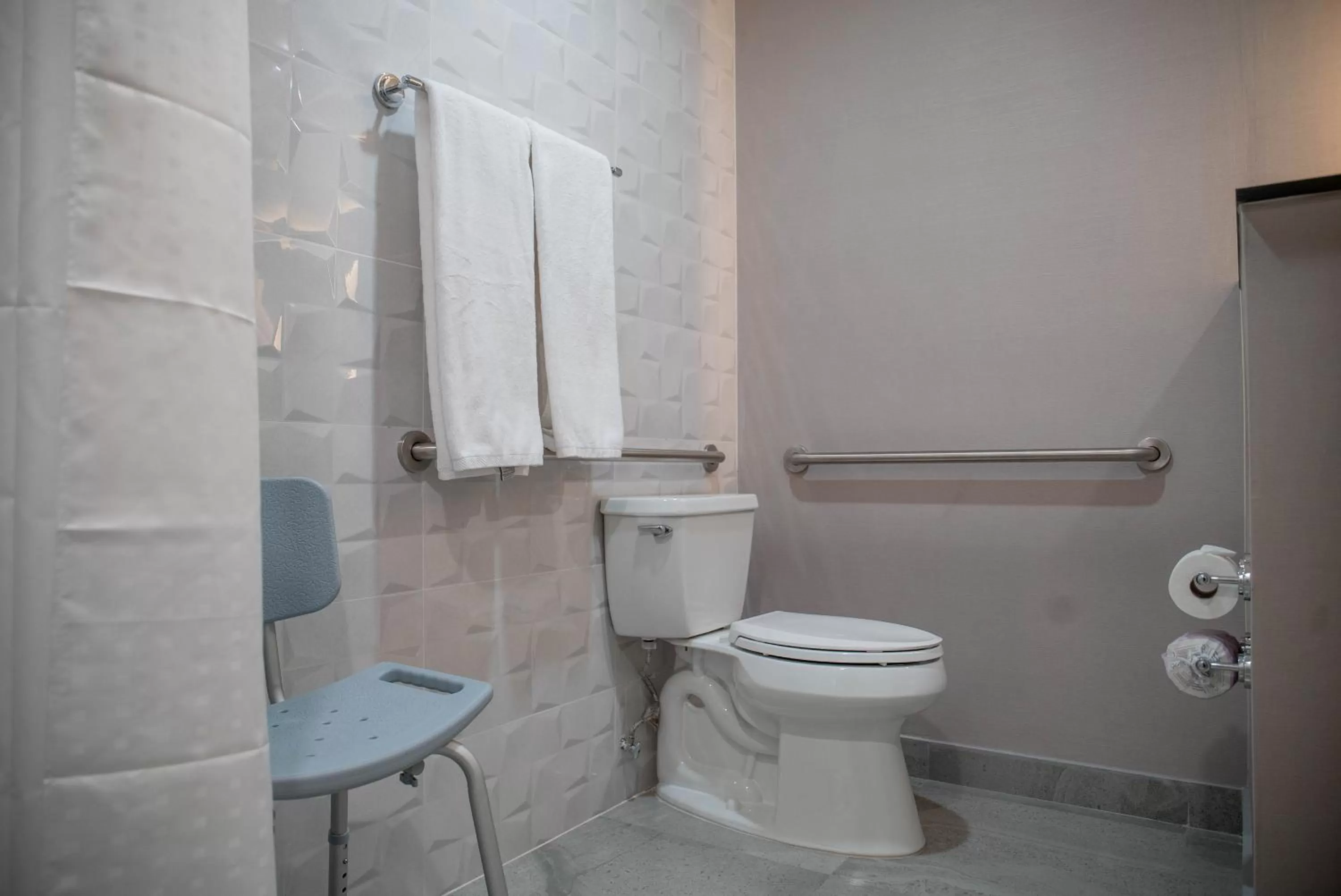 Bathroom in Holiday Inn Express & Suites - Tijuana Otay by IHG