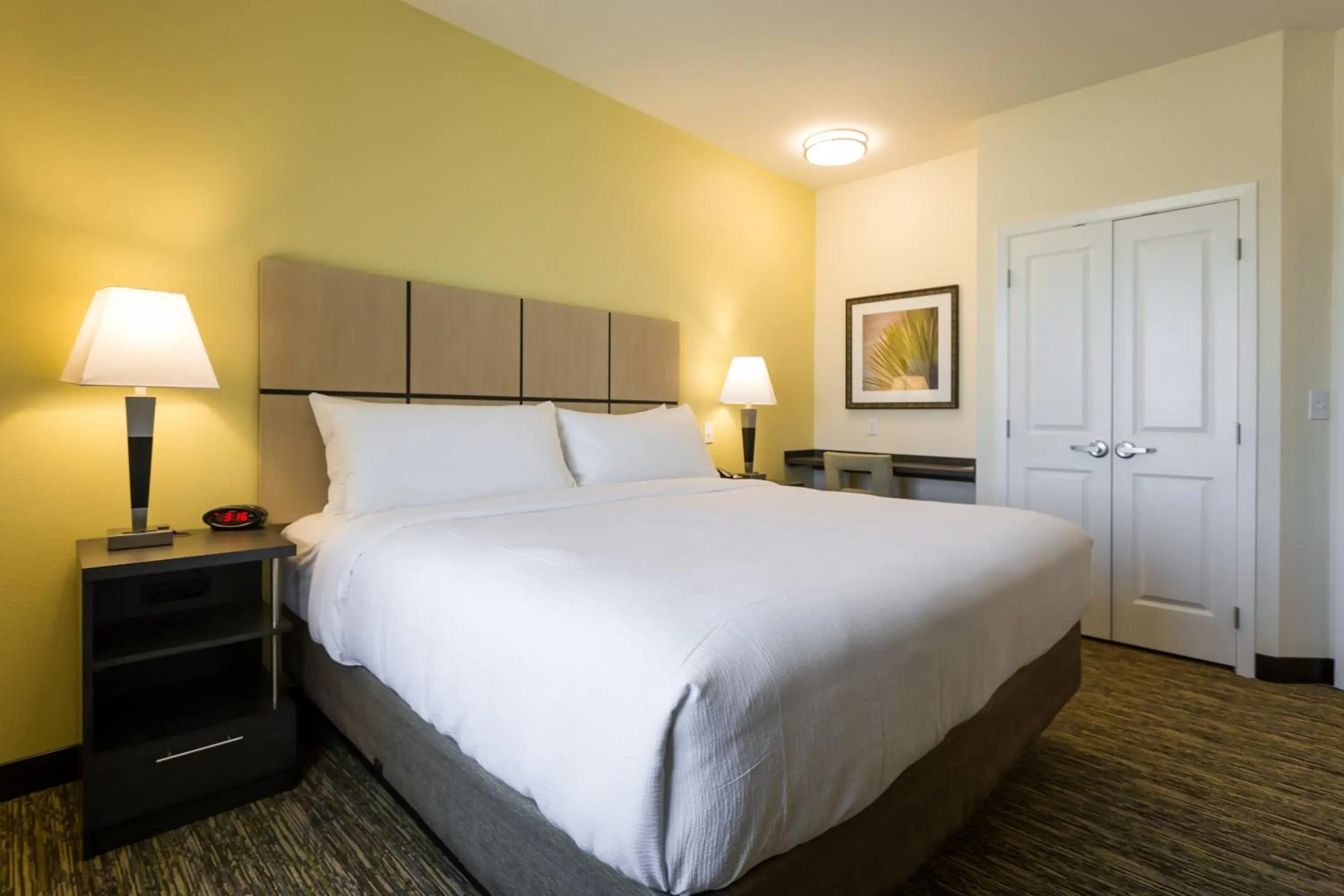 Photo of the whole room, Bed in Candlewood Suites - Buda - Austin SW, an IHG Hotel