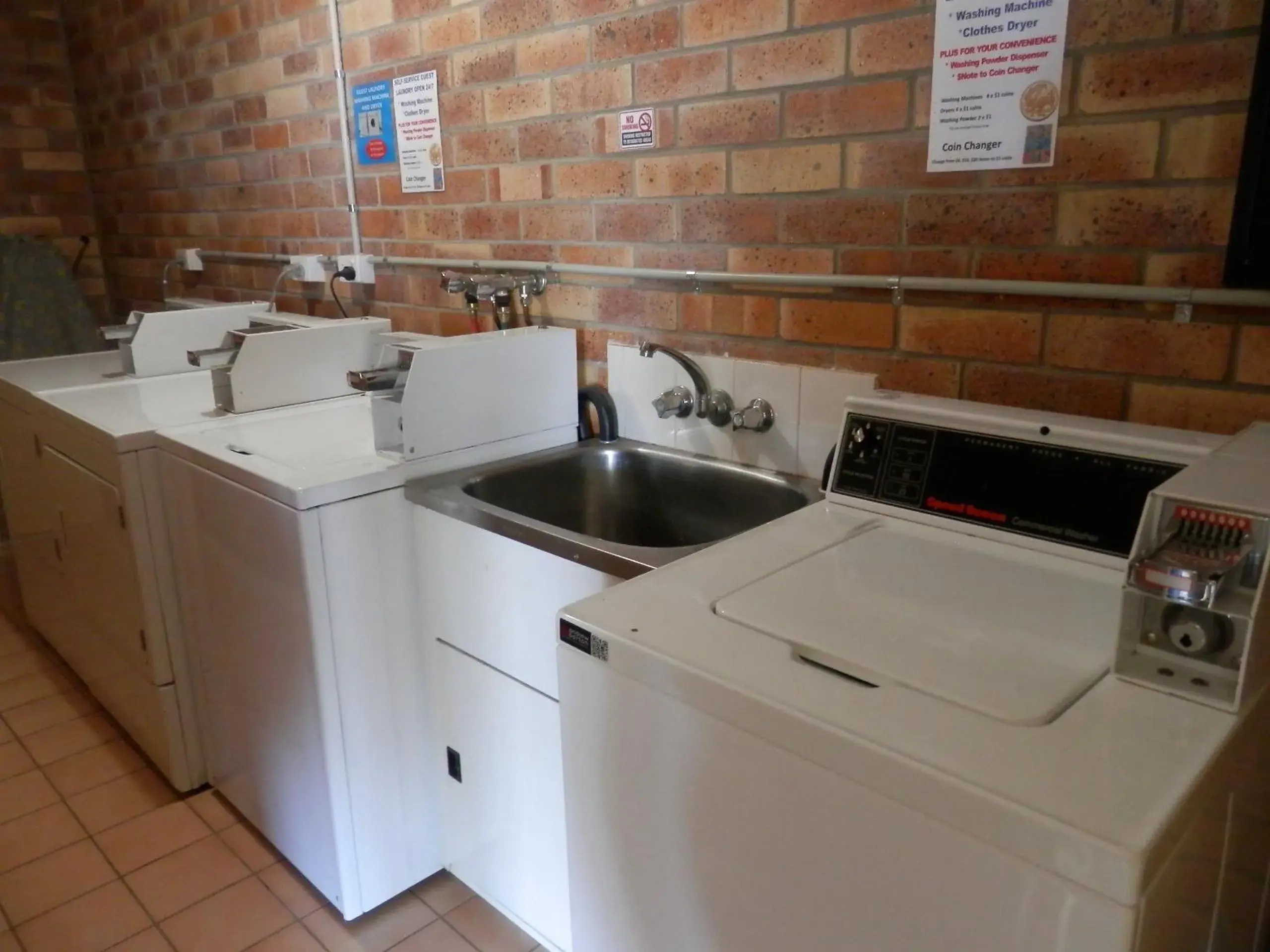 Area and facilities, Kitchen/Kitchenette in Allan Cunningham Motel
