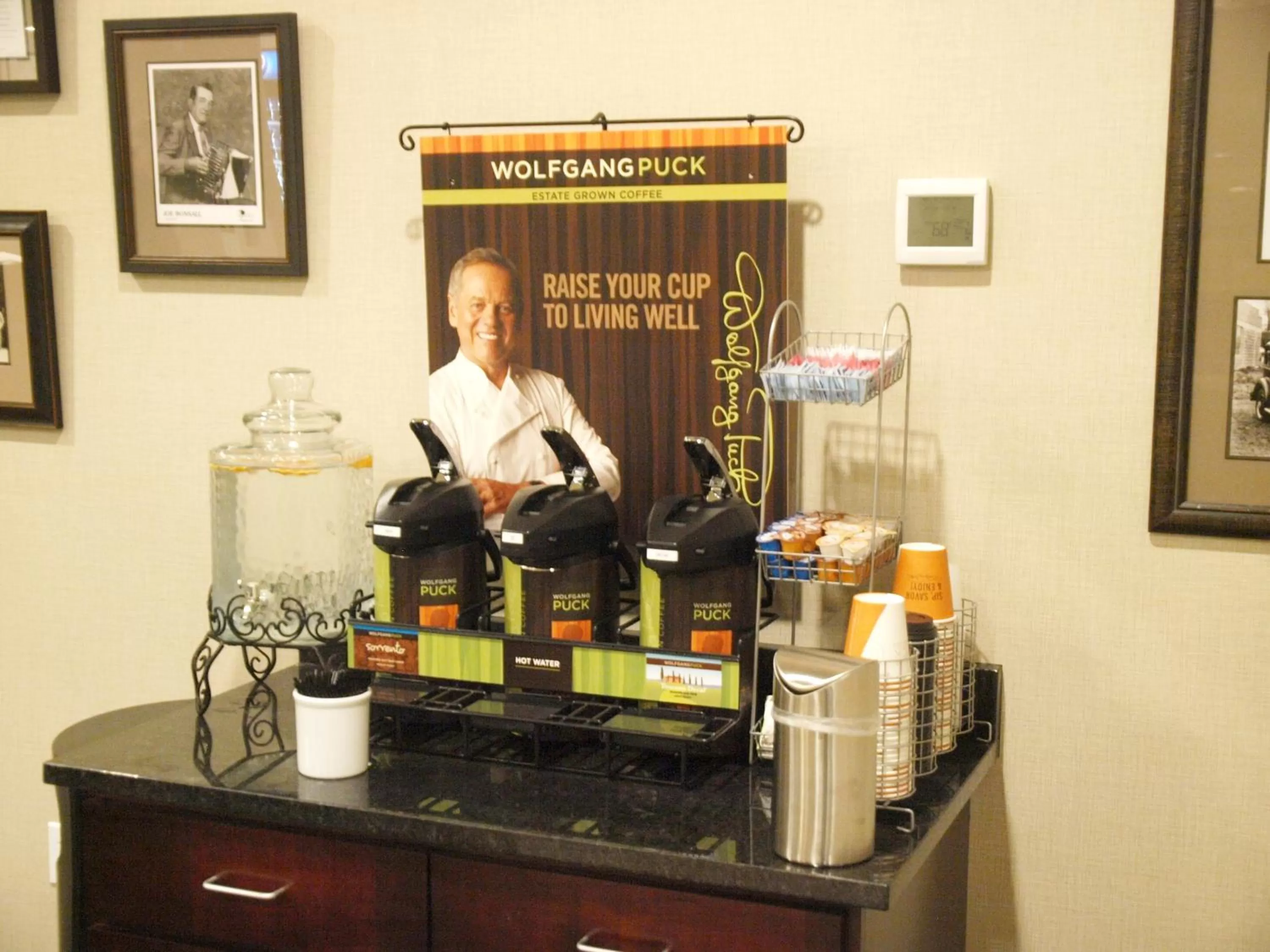 Communal lounge/ TV room in Cobblestone Inn & Suites - Vinton, LA