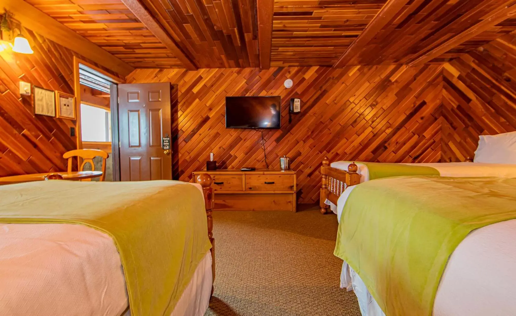 Bed in Cooper Spur Mountain Resort