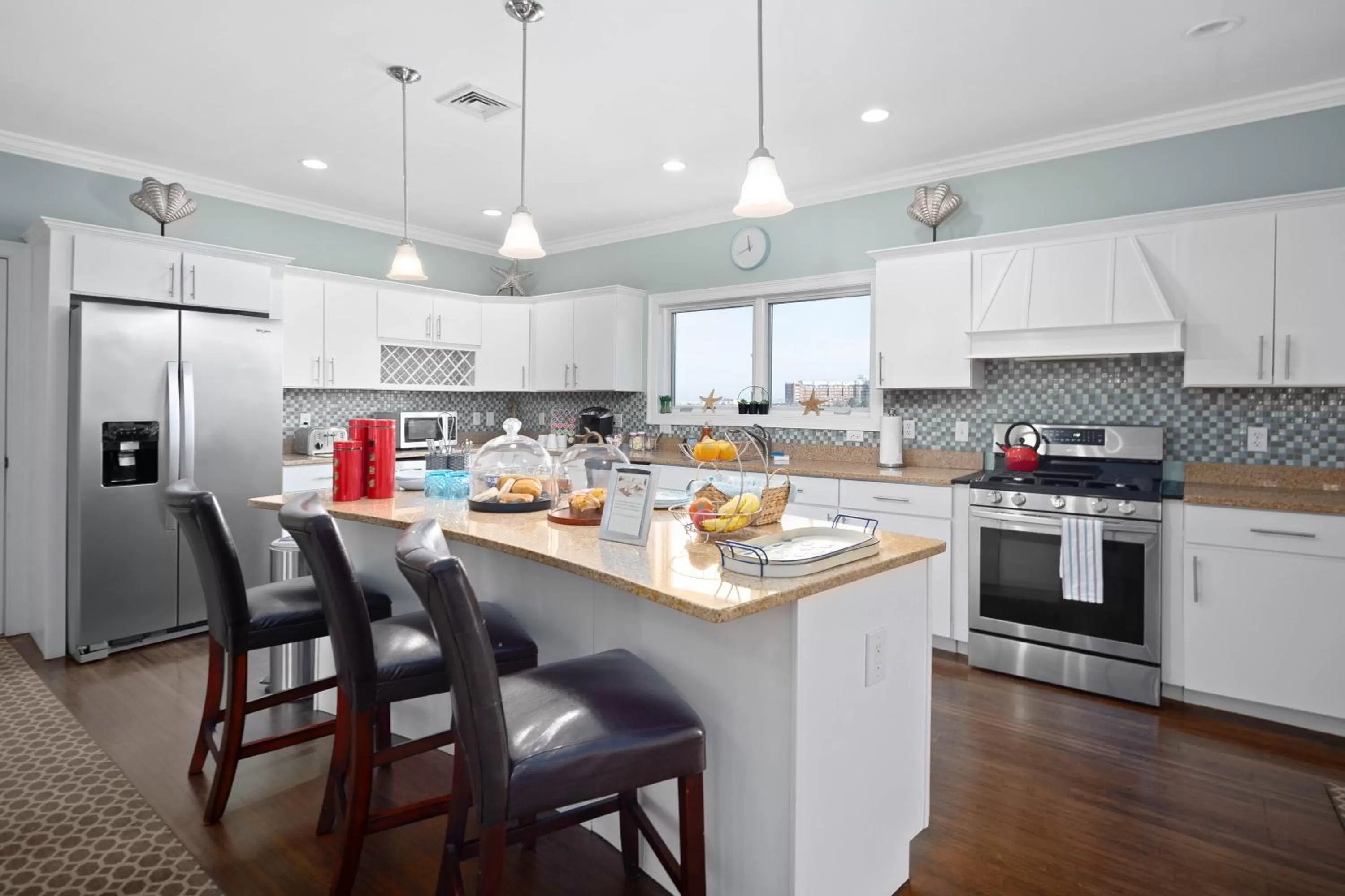 The Beacon Waterfront Inn