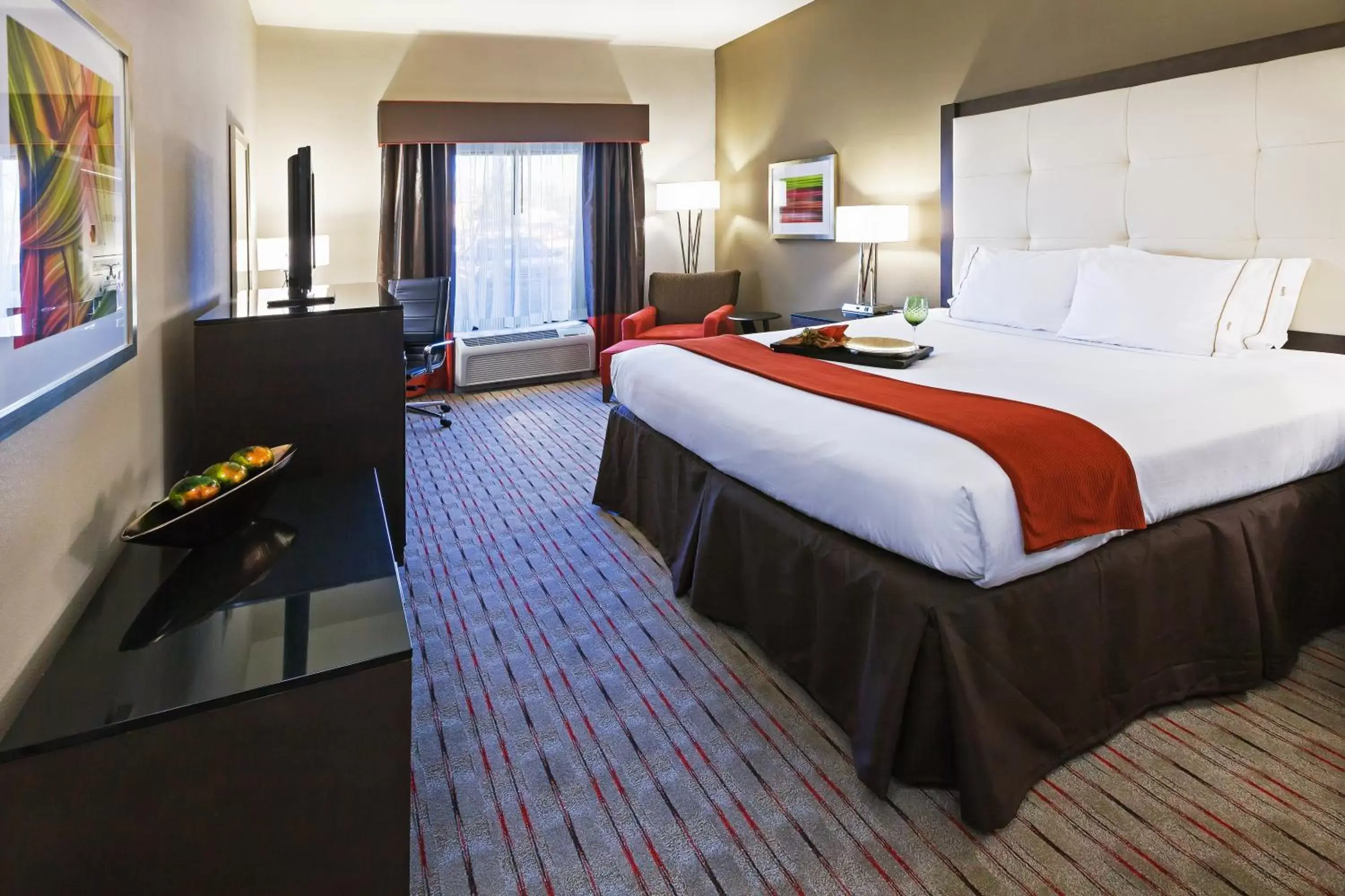 Photo of the whole room, Bed in Holiday Inn Express Frisco Legacy Park Area, an IHG Hotel