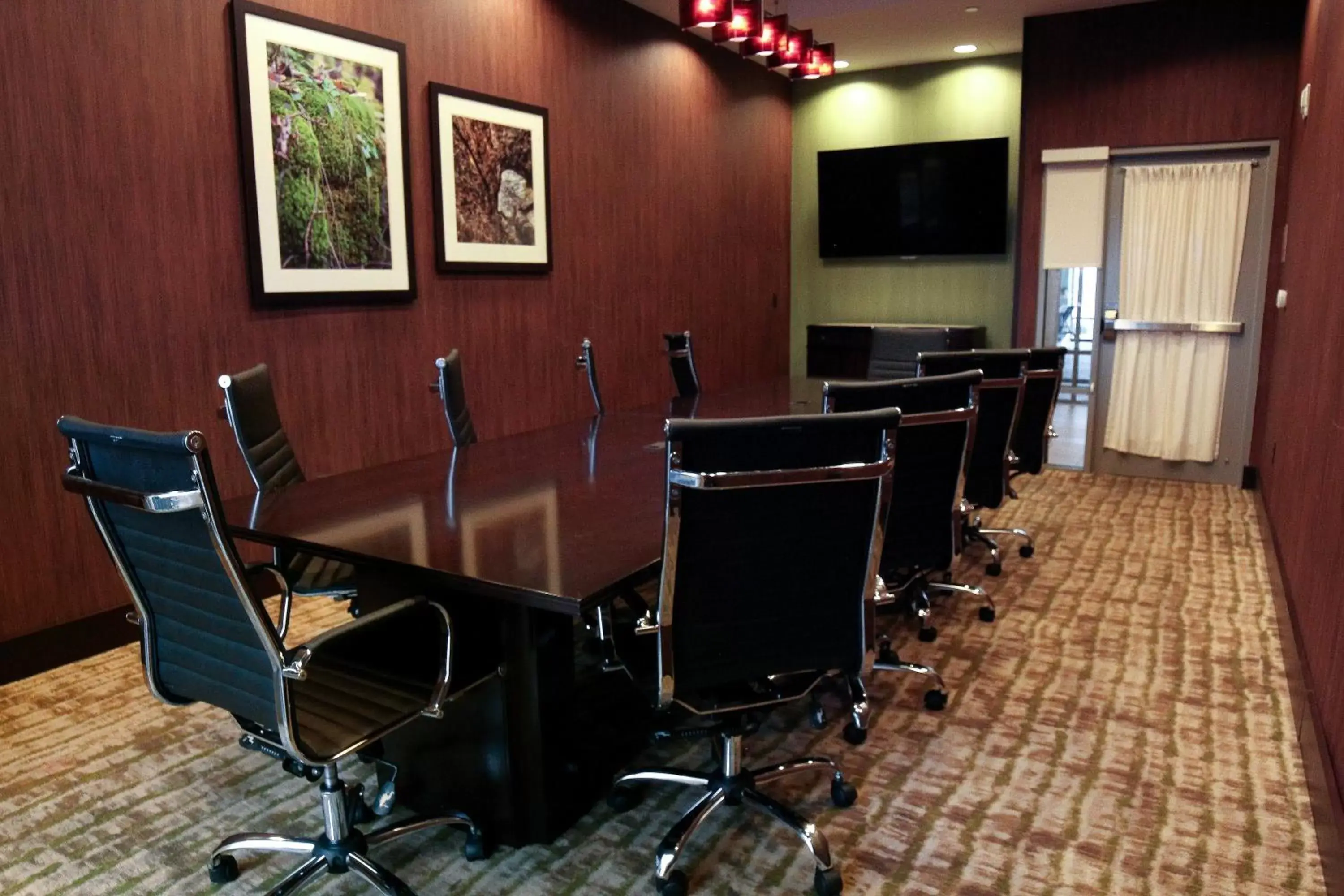 Meeting/conference room in Holiday Inn Owensboro Riverfront, an IHG Hotel