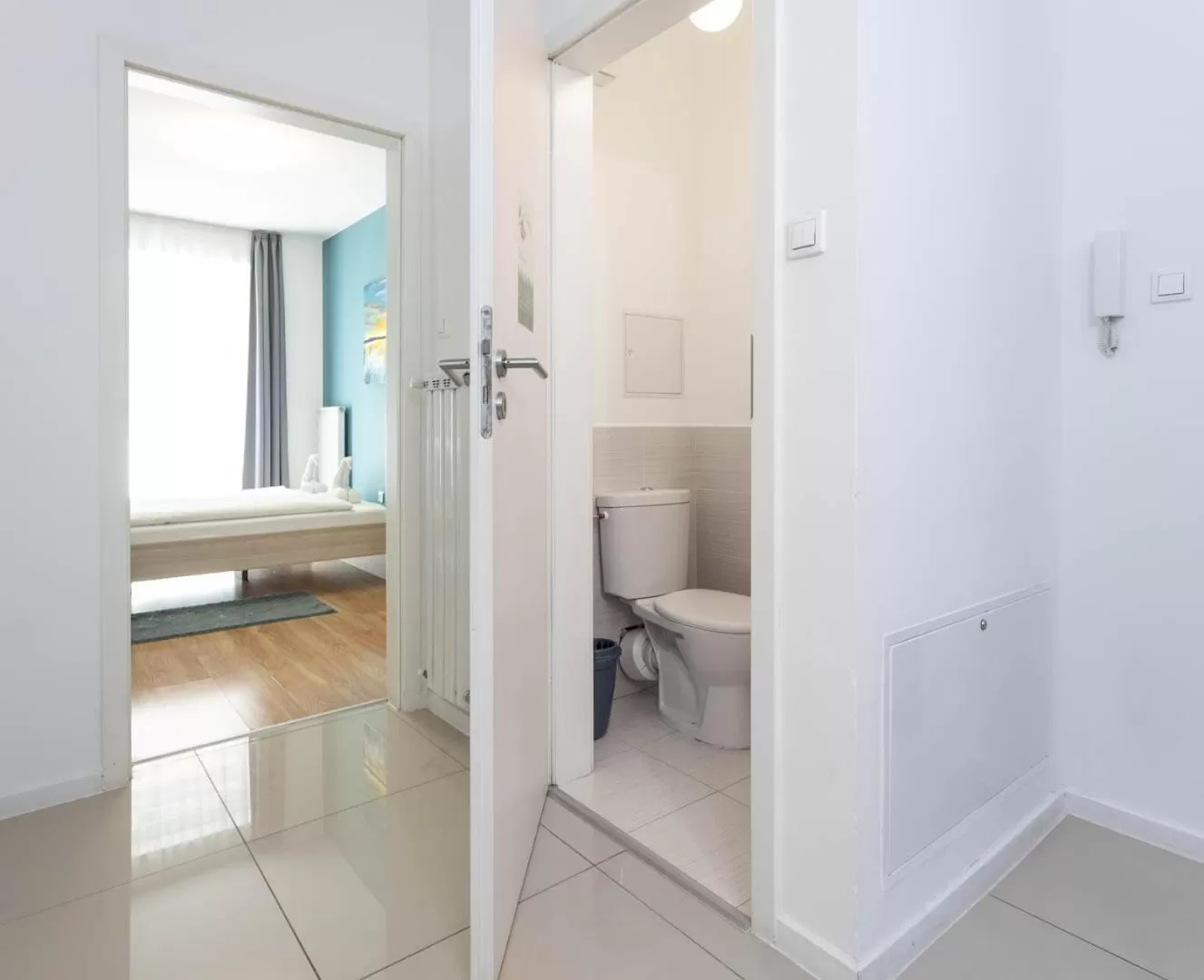 Toilet in Corvin Plaza Apartments & Suites