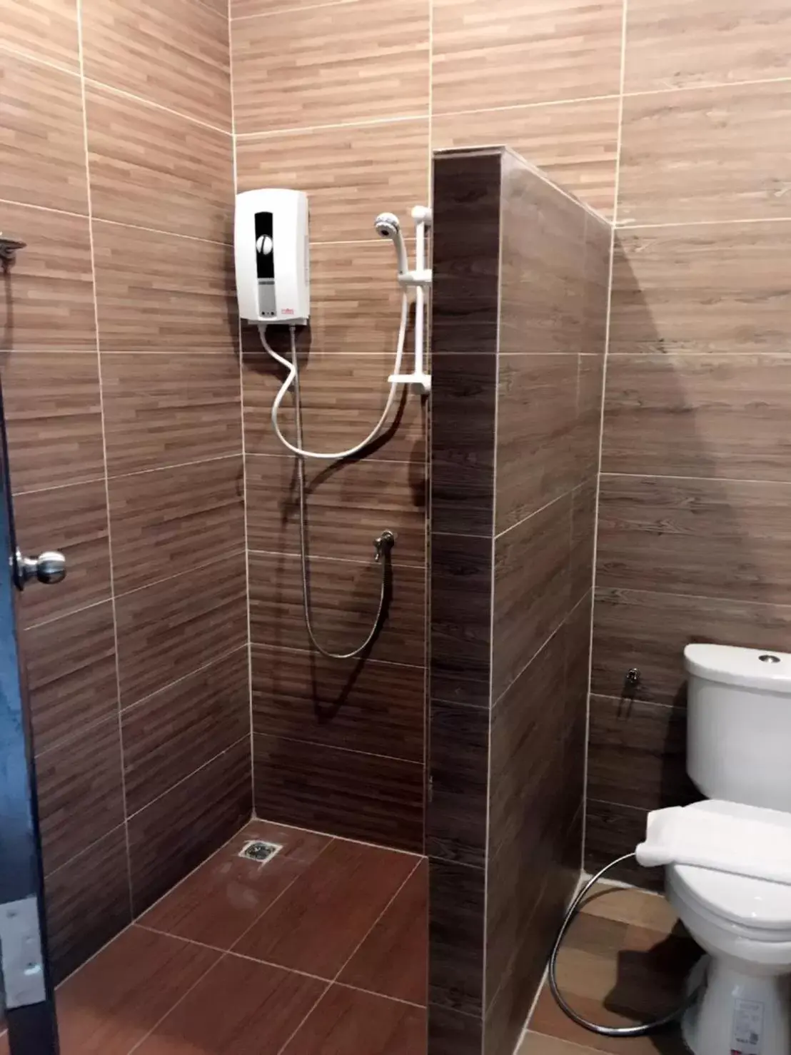 Shower, Bathroom in Hugpua Hotel
