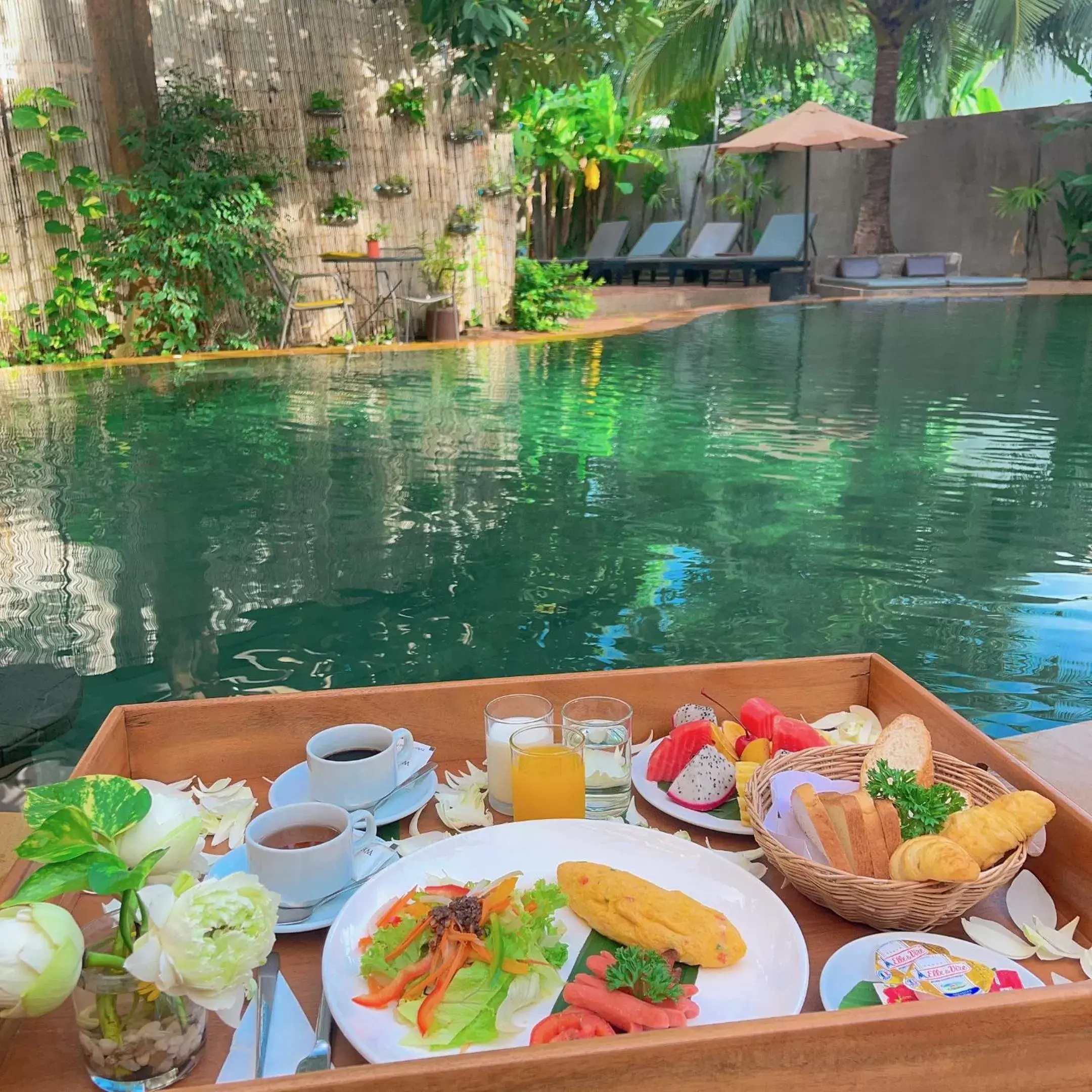 Swimming pool in Central Indochine D'angkor Hotel