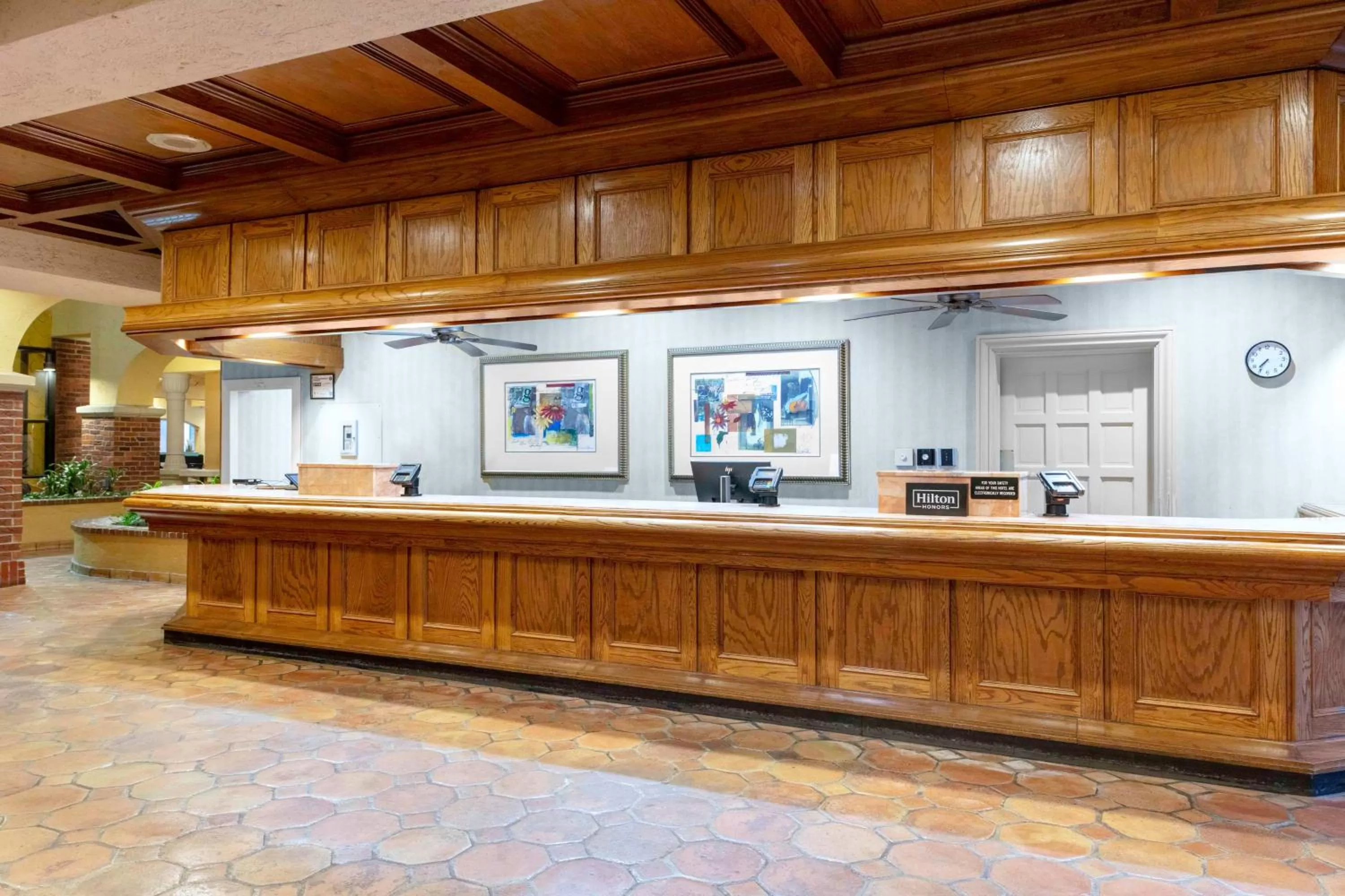 Lobby or reception in Embassy Suites by Hilton Kansas City Plaza