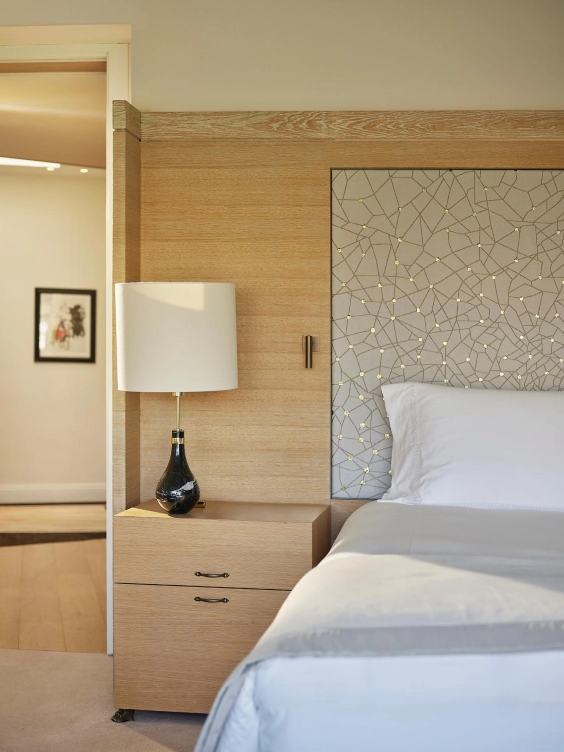 Bedroom, Bed in Hotel Eden - Dorchester Collection