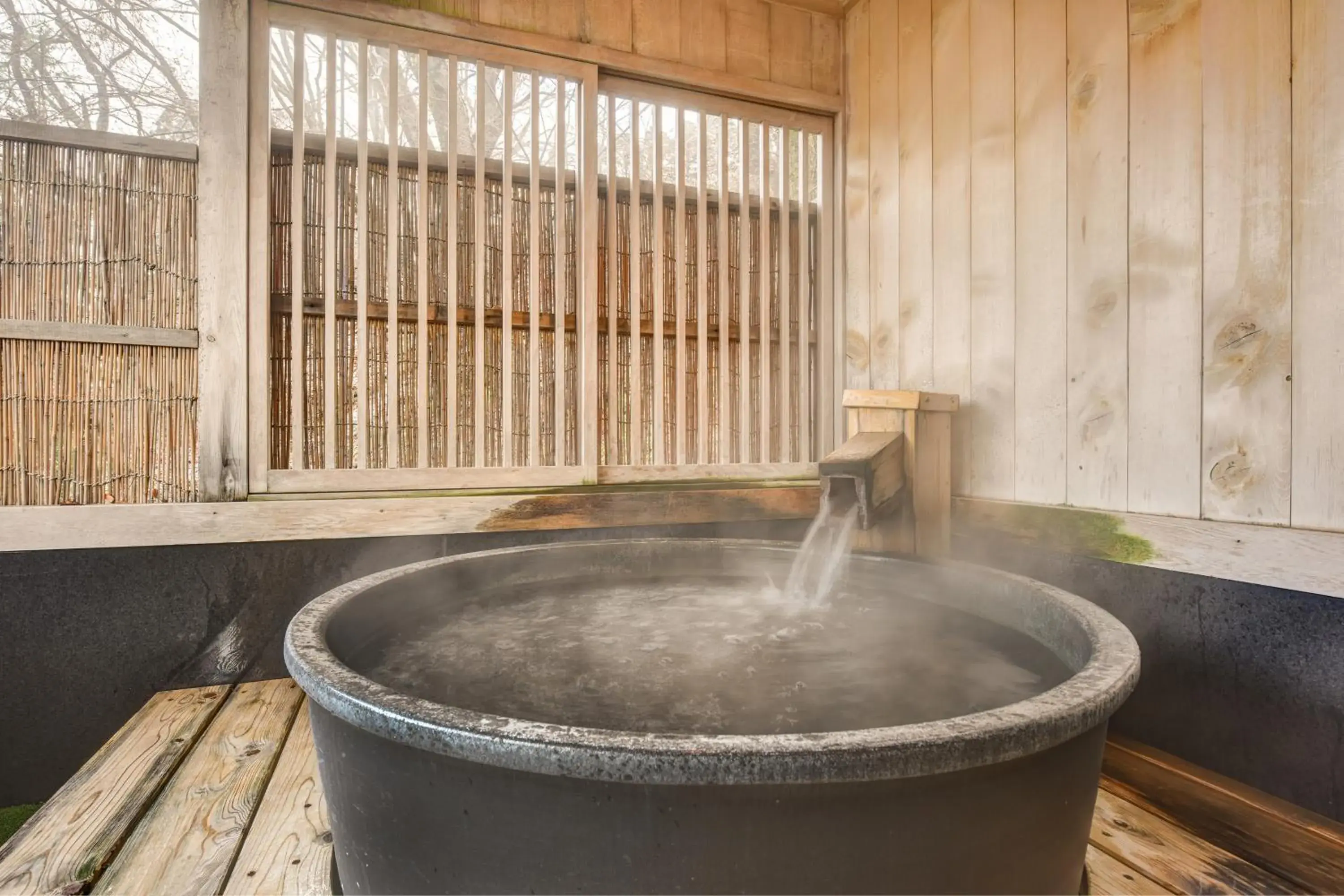 Hot Spring Bath in Futarishizuka Hakuun Hotel