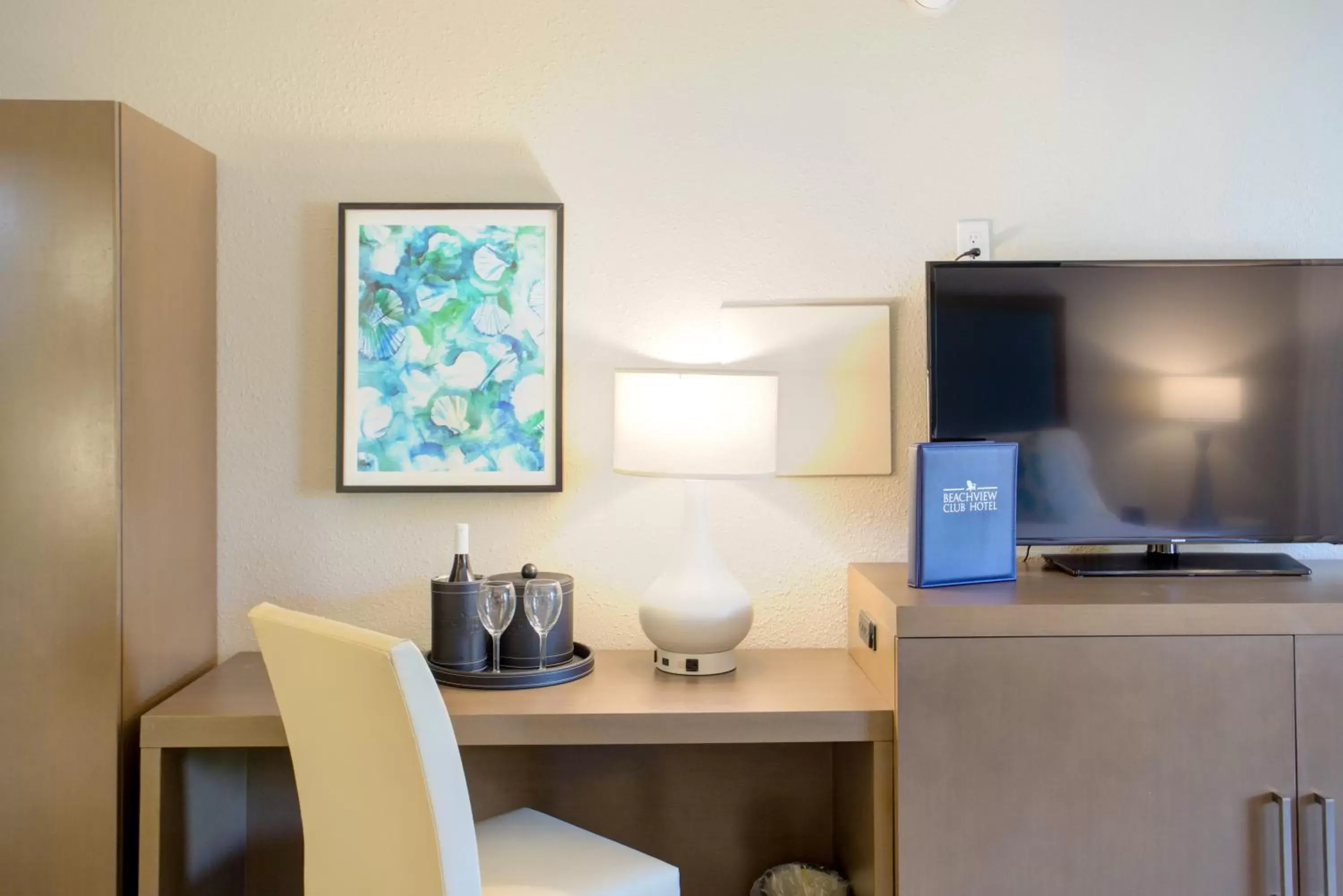 Standard King Room in Beachview Club Hotel Standard King Room in Beachview Club Hotel