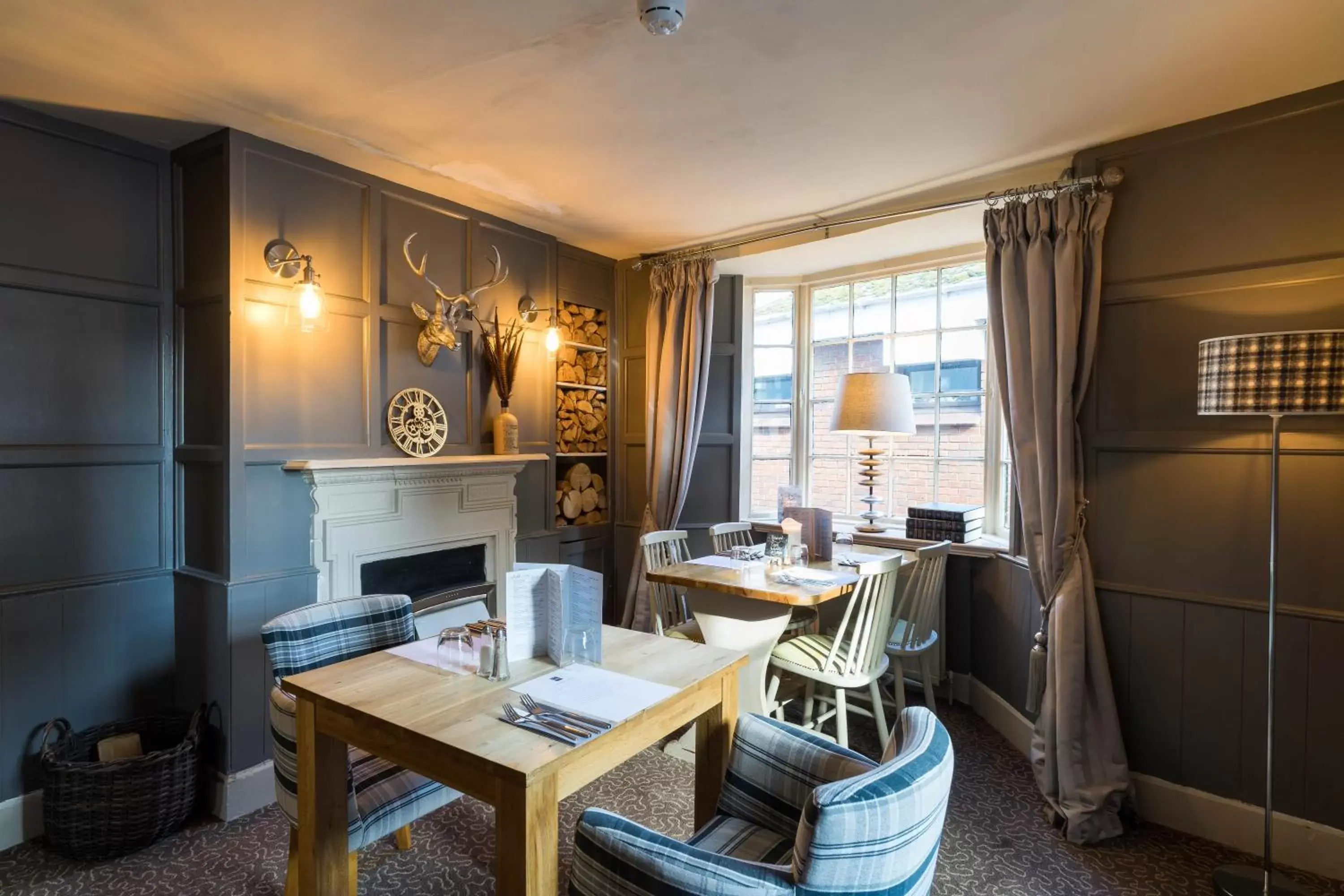 Restaurant/Places to Eat in Greyhound Inn Wilton