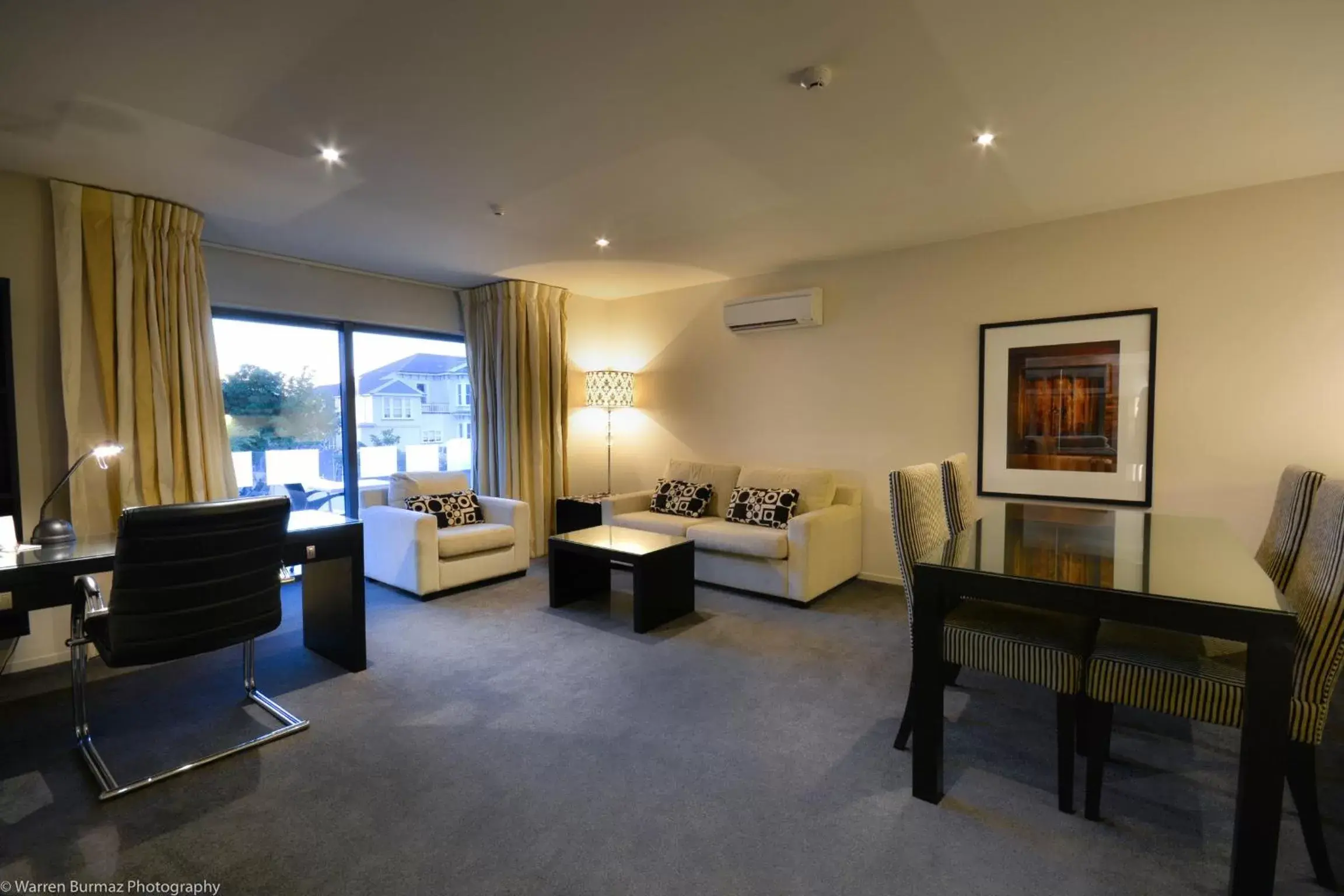 Living room, Seating Area in Chateau Marlborough Hotel