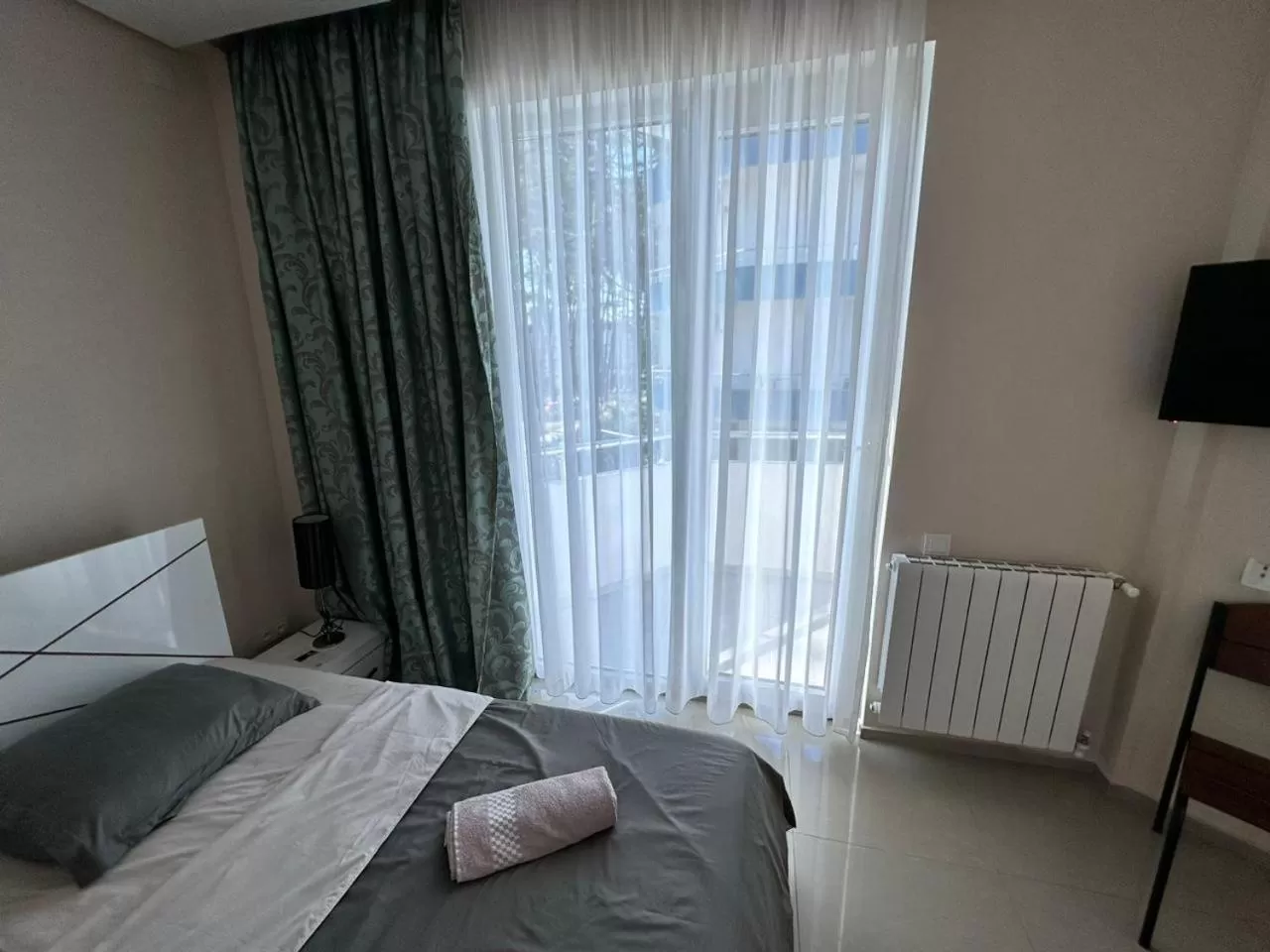 Photo of the whole room, Bed in National+