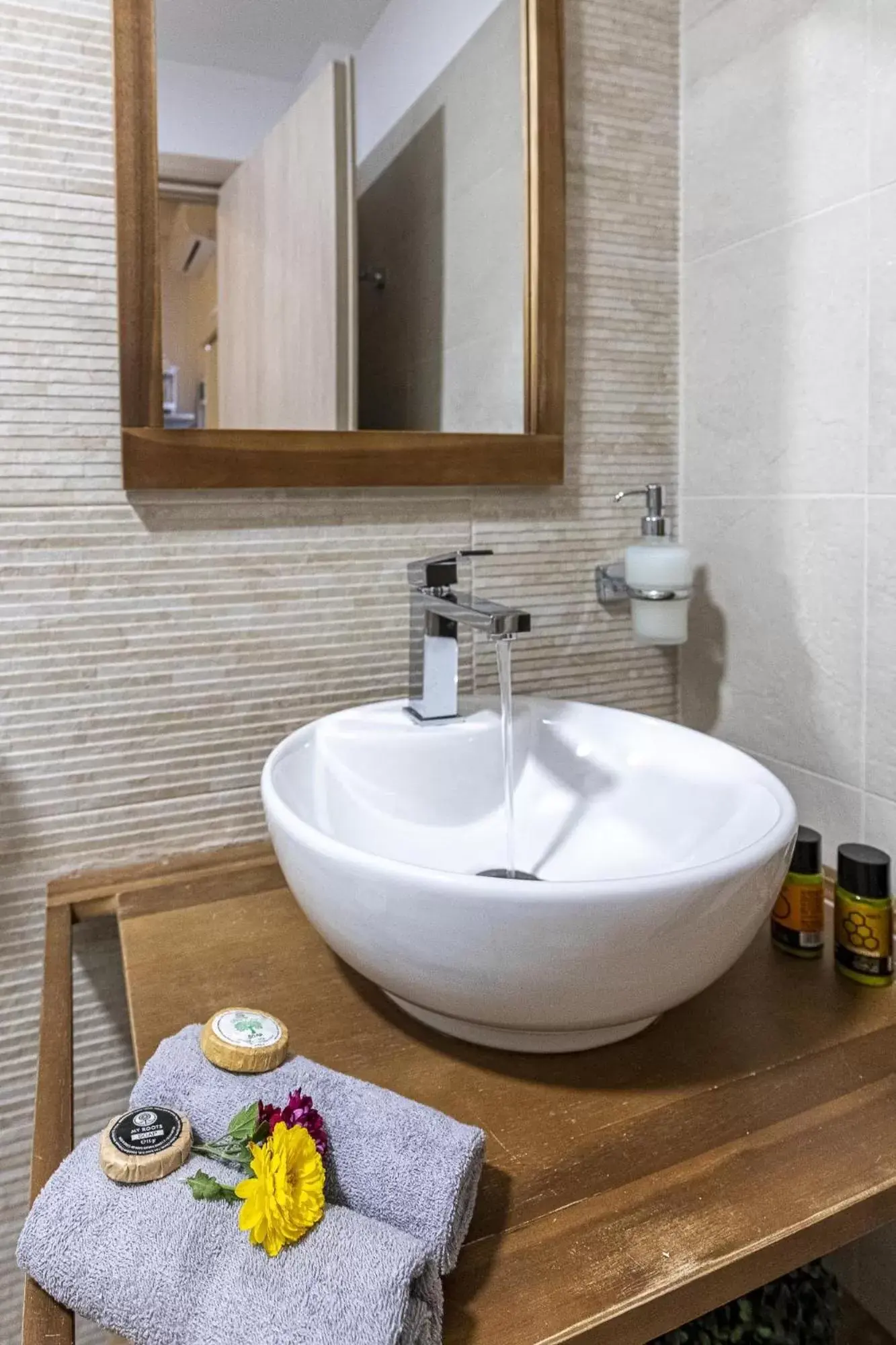 Bathroom in Comfort Stay Airport Studios - FREE shuttle from the Athens airport