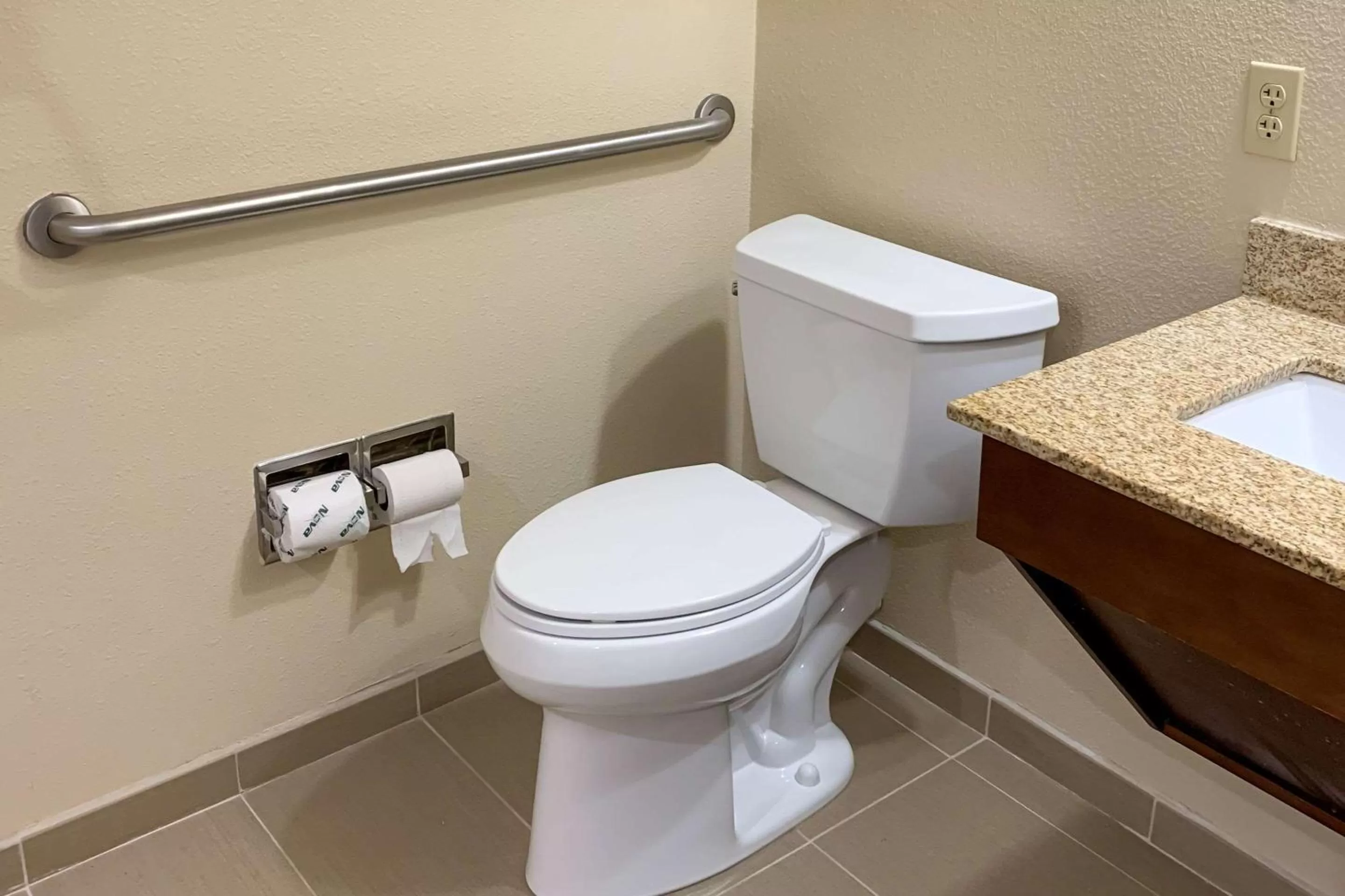 Bathroom in Comfort Inn Pittsburgh Crafton