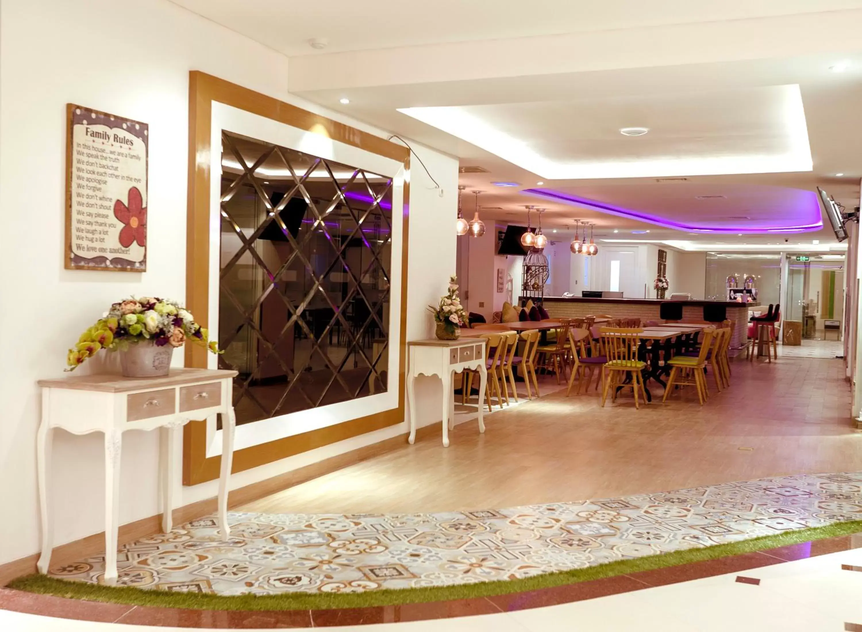 Restaurant/places to eat in Heef Hotel