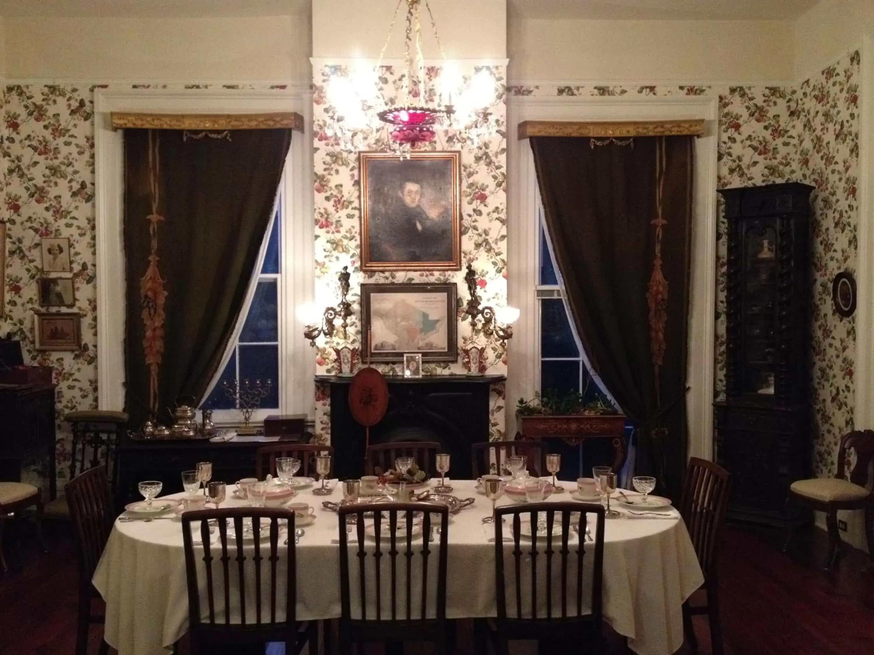 Photo of the whole room, Restaurant/Places to Eat in Stone House Musical B&B