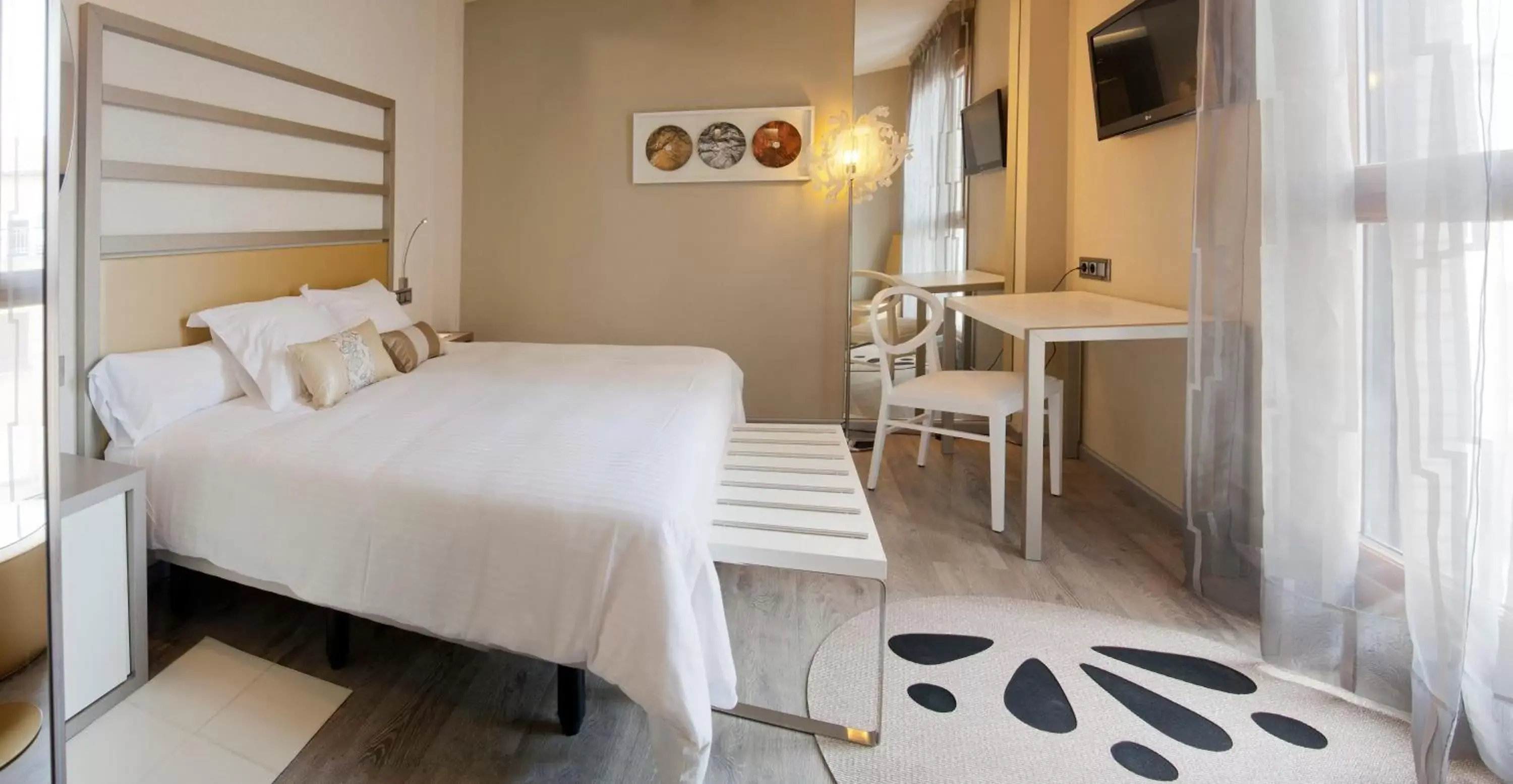 Bedroom, Bed in Hotel & Spa Princesa Munia