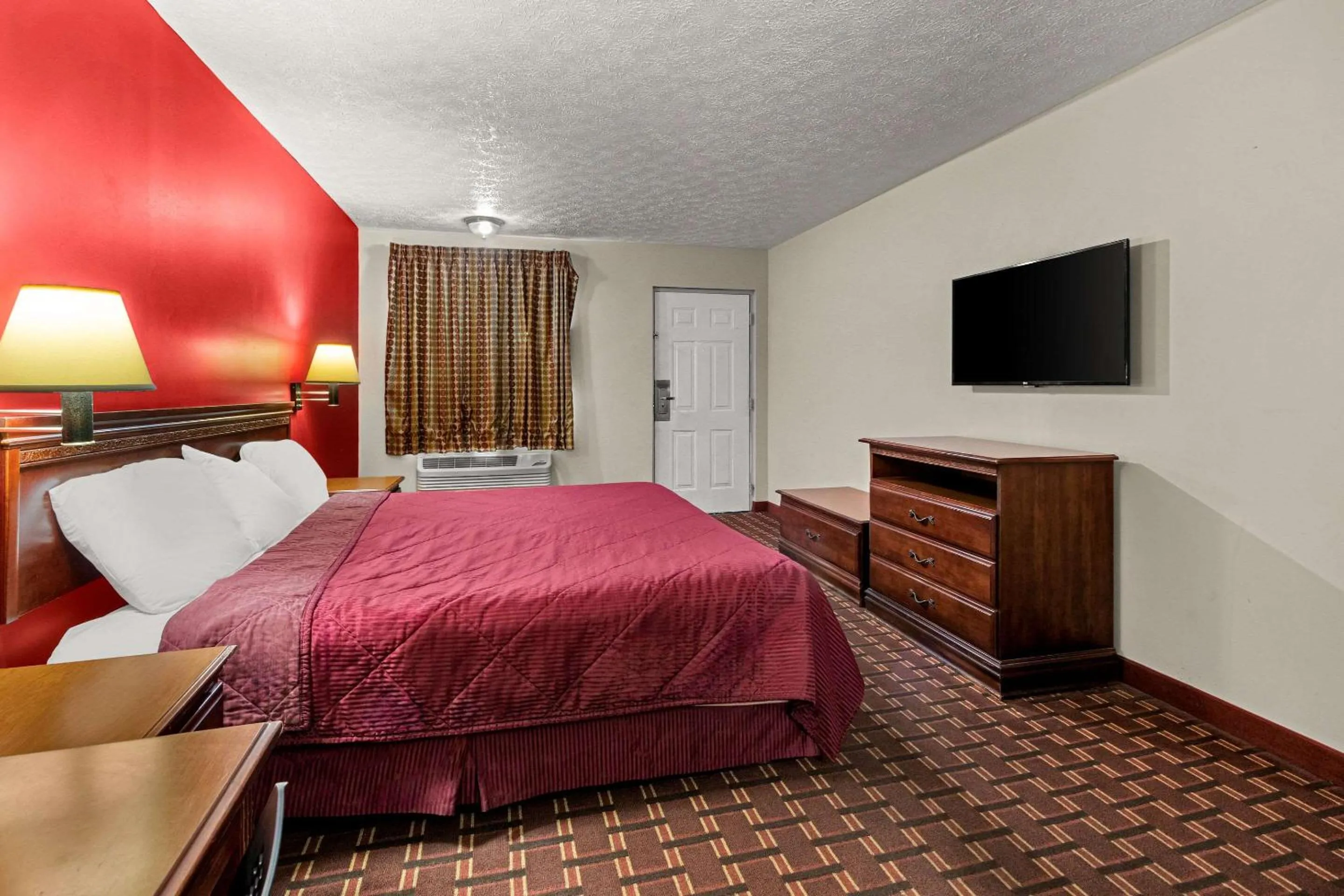 Bedroom, Bed in Rodeway Inn Dickson