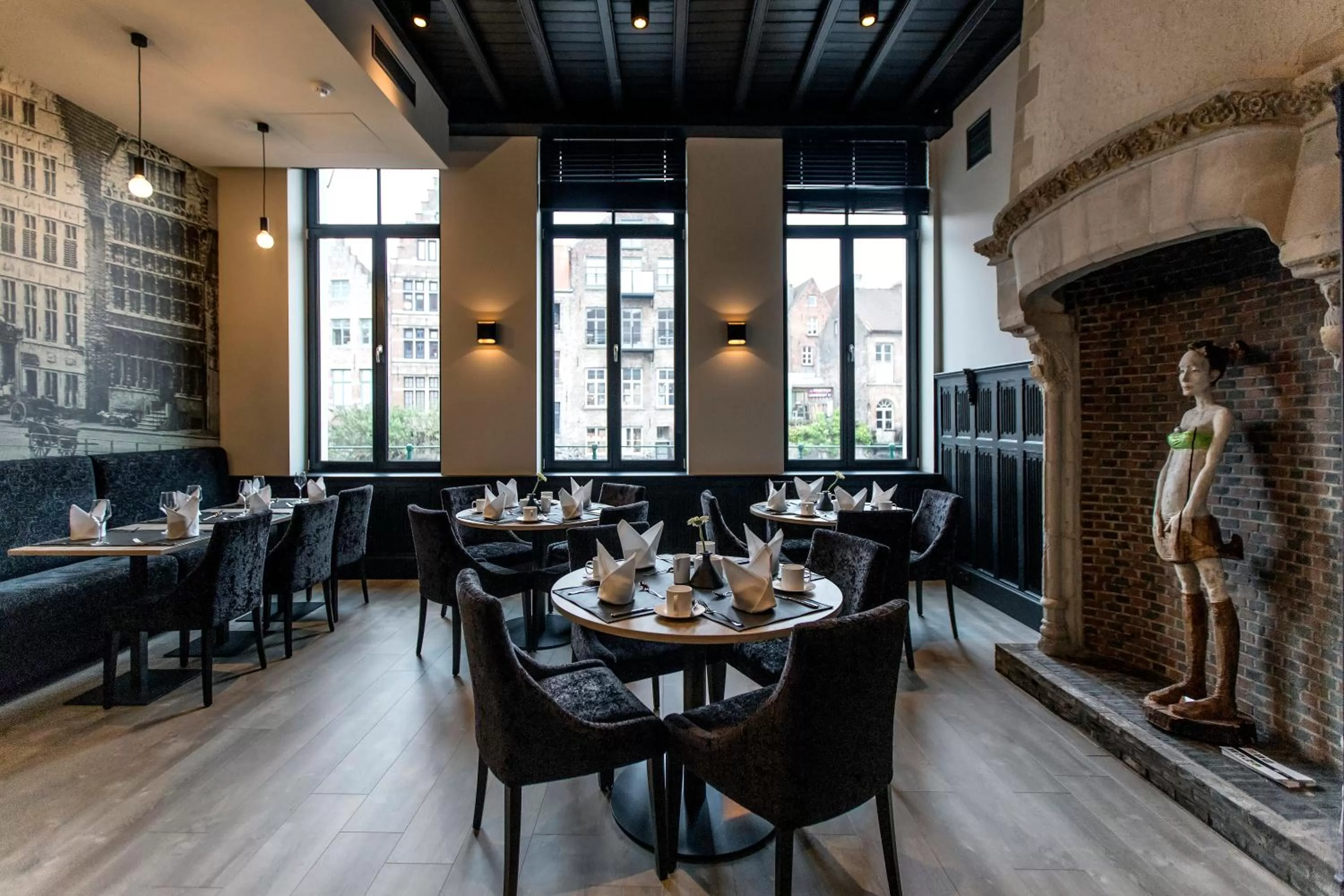 Seating area in Hotel Harmony