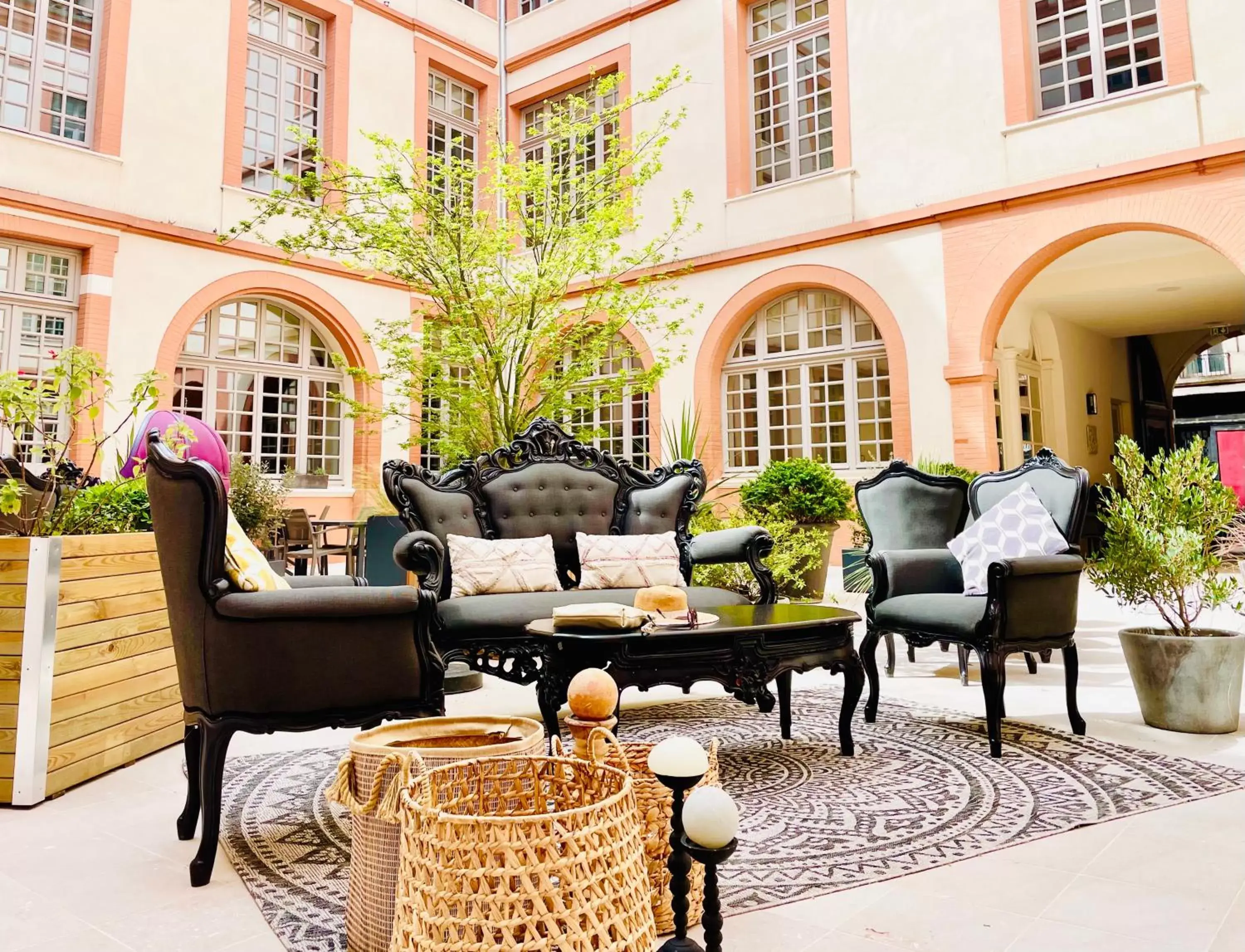 Patio in La Cour des Consuls Hotel and Spa Toulouse - MGallery